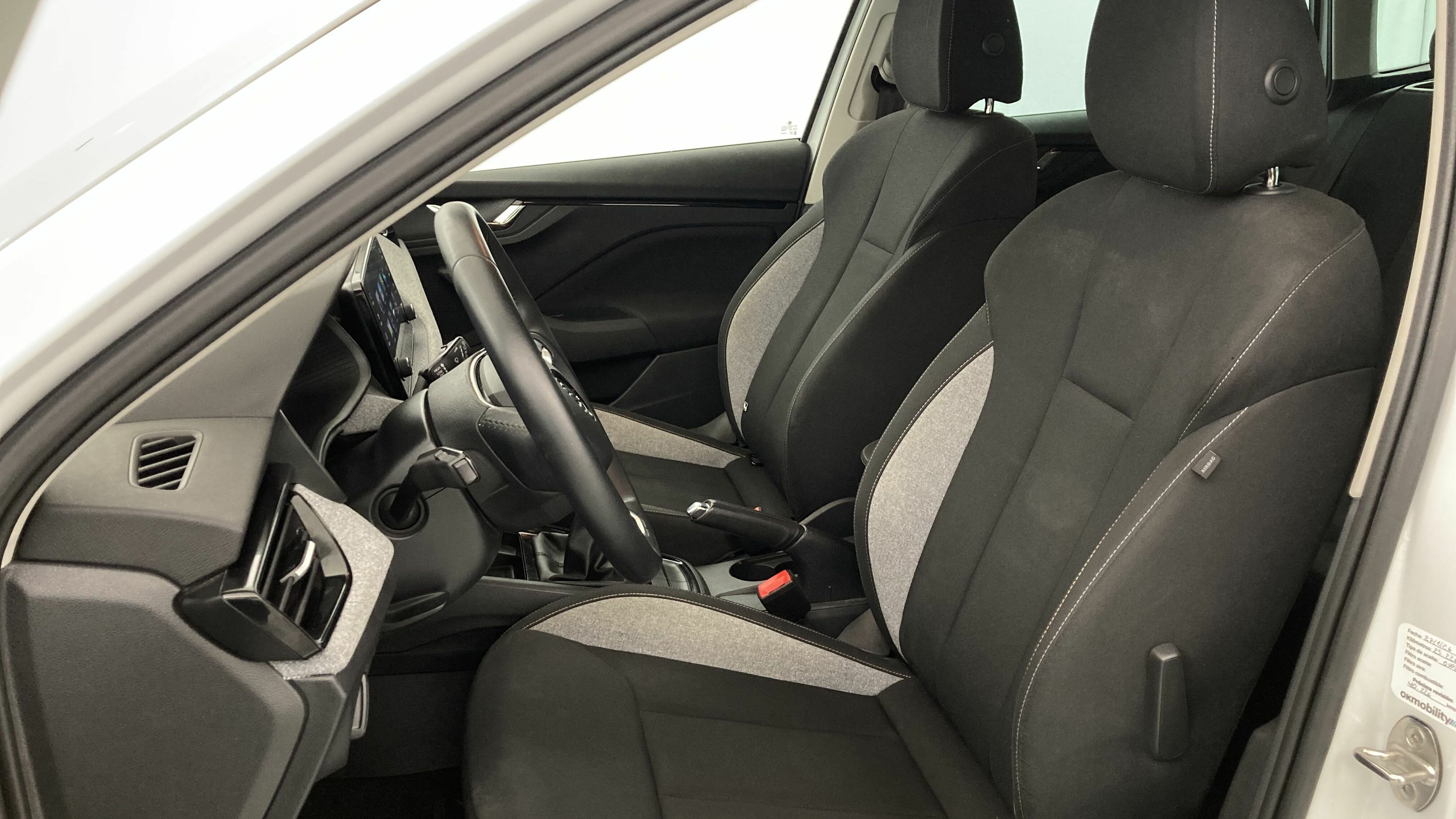 skoda scala selection 1.0 TSI 115 2024 blanco glaciar 14