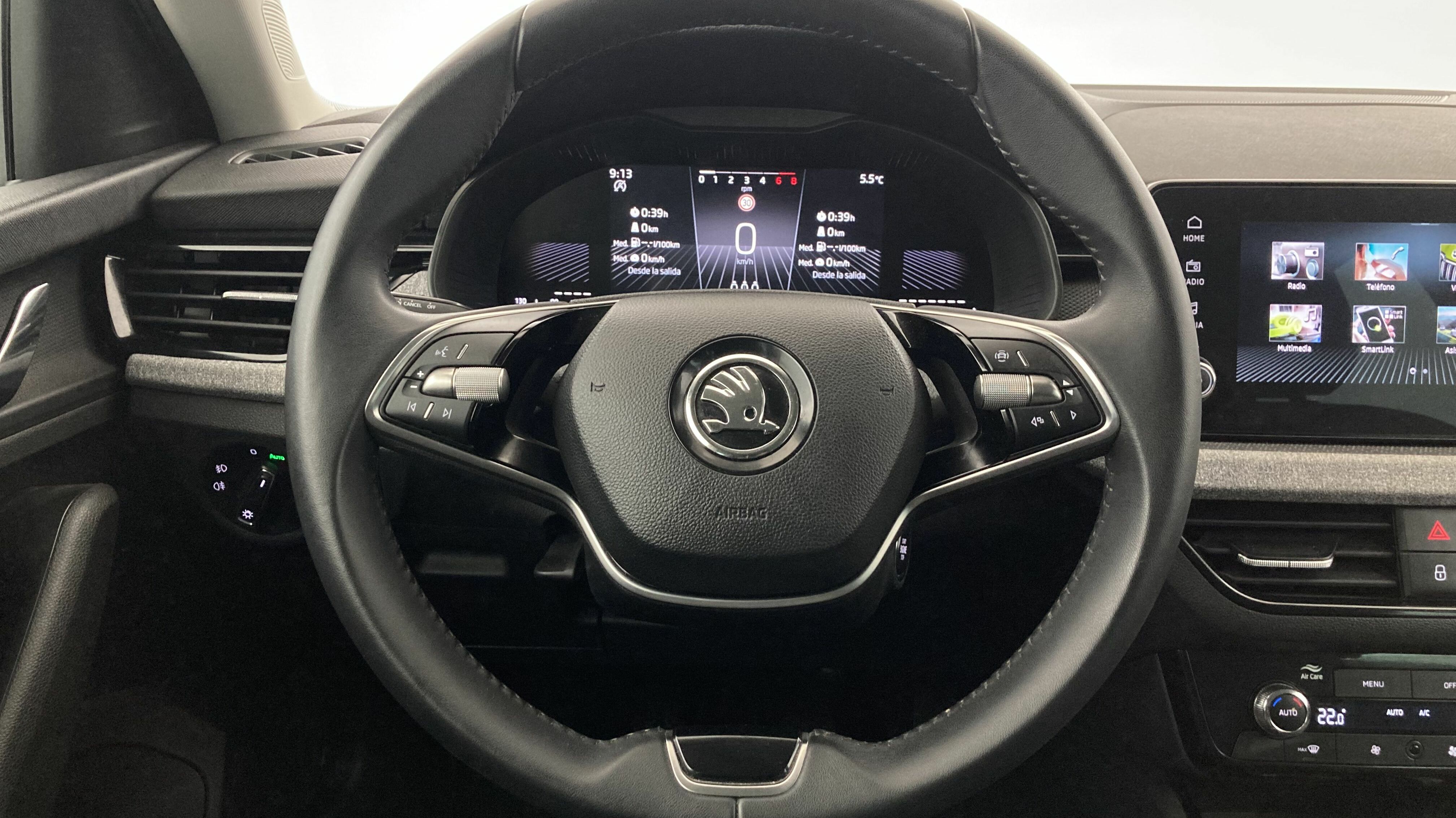 skoda scala selection 1.0 TSI 115 2024 blanco glaciar 17