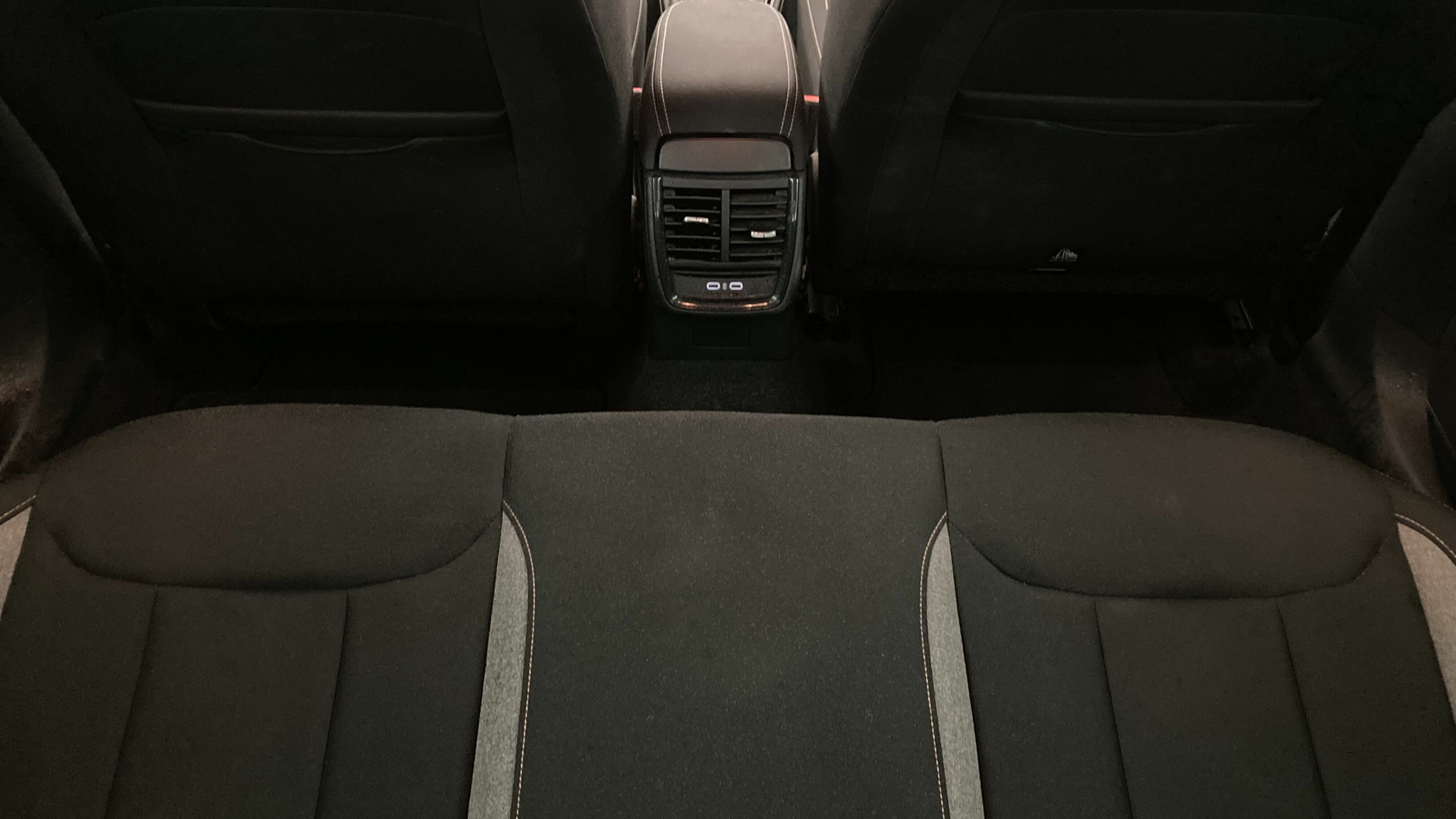 skoda scala selection 1.0 TSI 115 2024 blanco glaciar 22