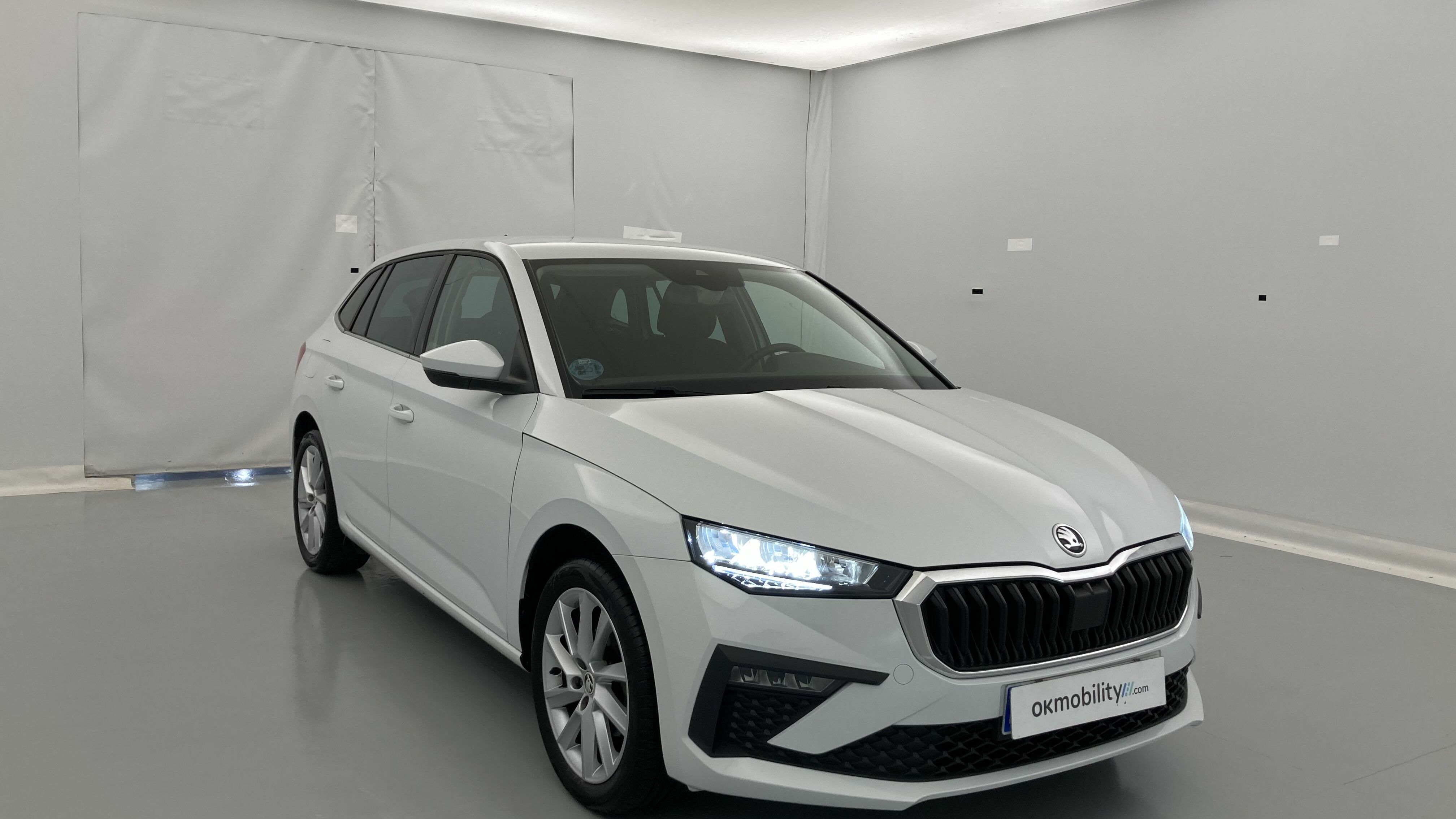 skoda scala selection 1.0 TSI 115 2024 blanco glaciar 23