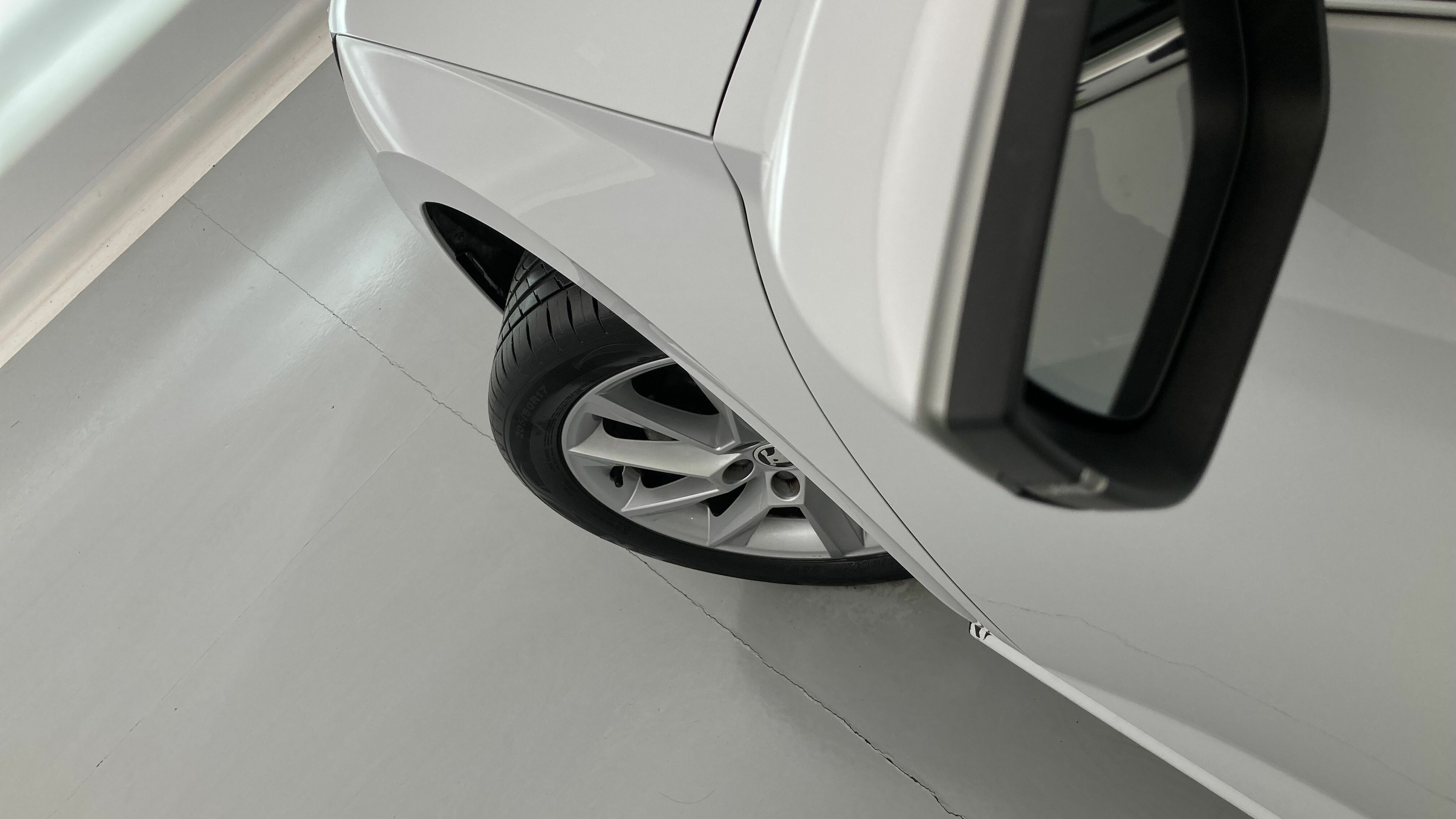 skoda scala selection 1.0 TSI 115 2024 blanco glaciar 28