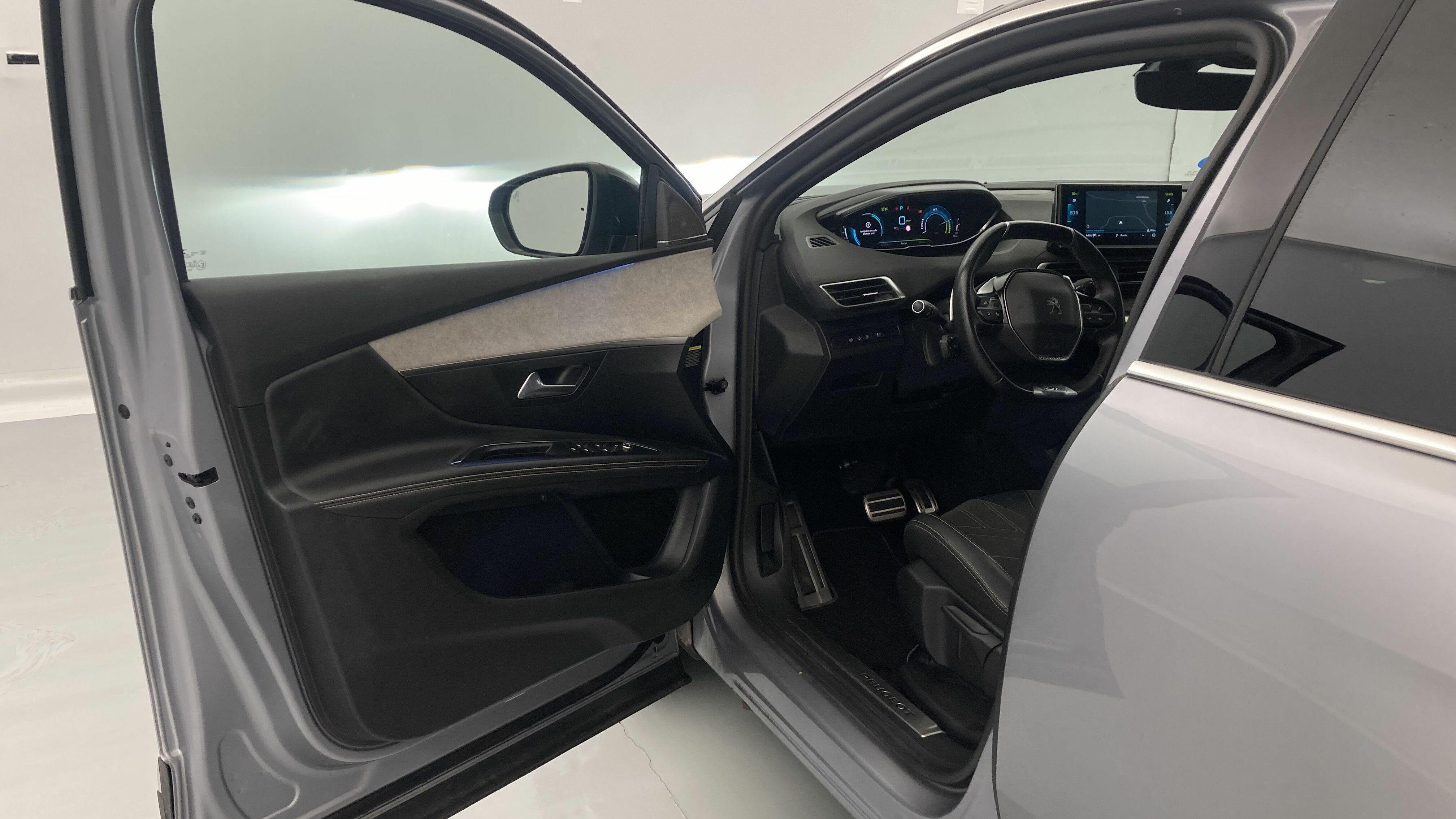 peugeot 3008 gt pack 1.6 HYBRID 300 EAT PHEV 2022 gris artense / negro 12