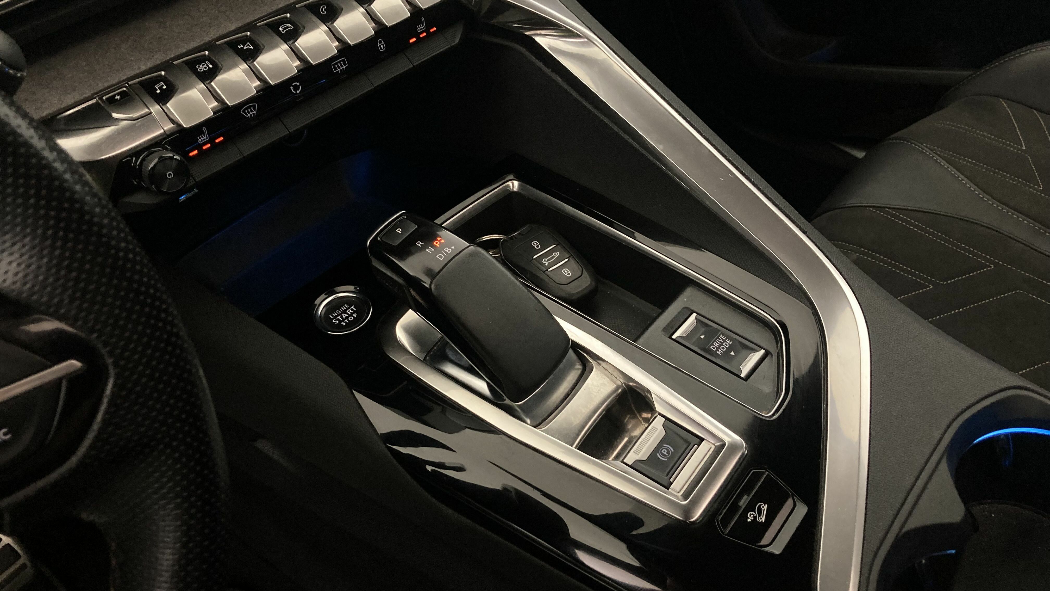 peugeot 3008 gt pack 1.6 HYBRID 300 EAT PHEV 2022 gris artense / negro 19