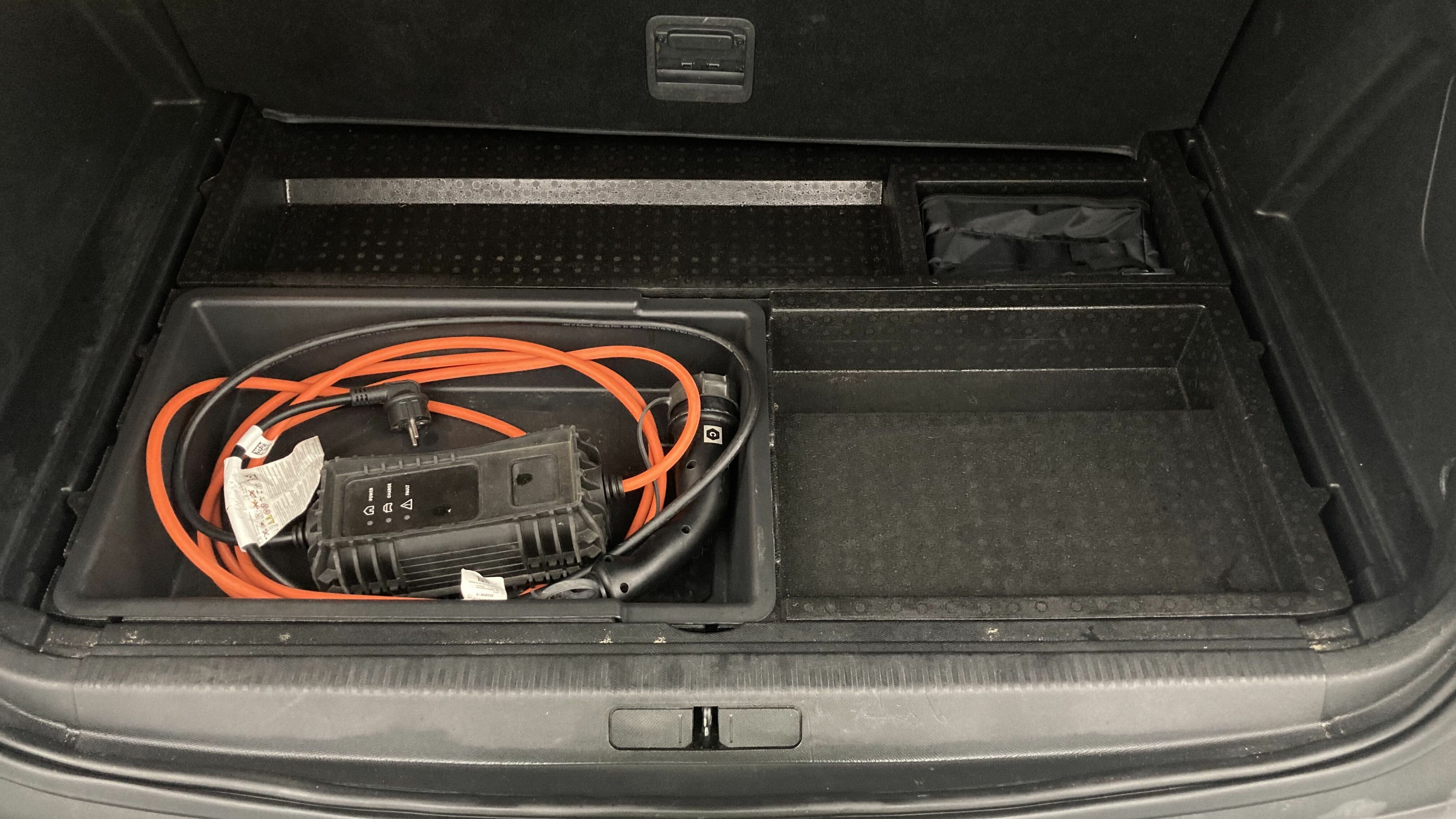 peugeot 3008 gt pack 1.6 HYBRID 300 EAT PHEV 2022 gris artense / negro 22