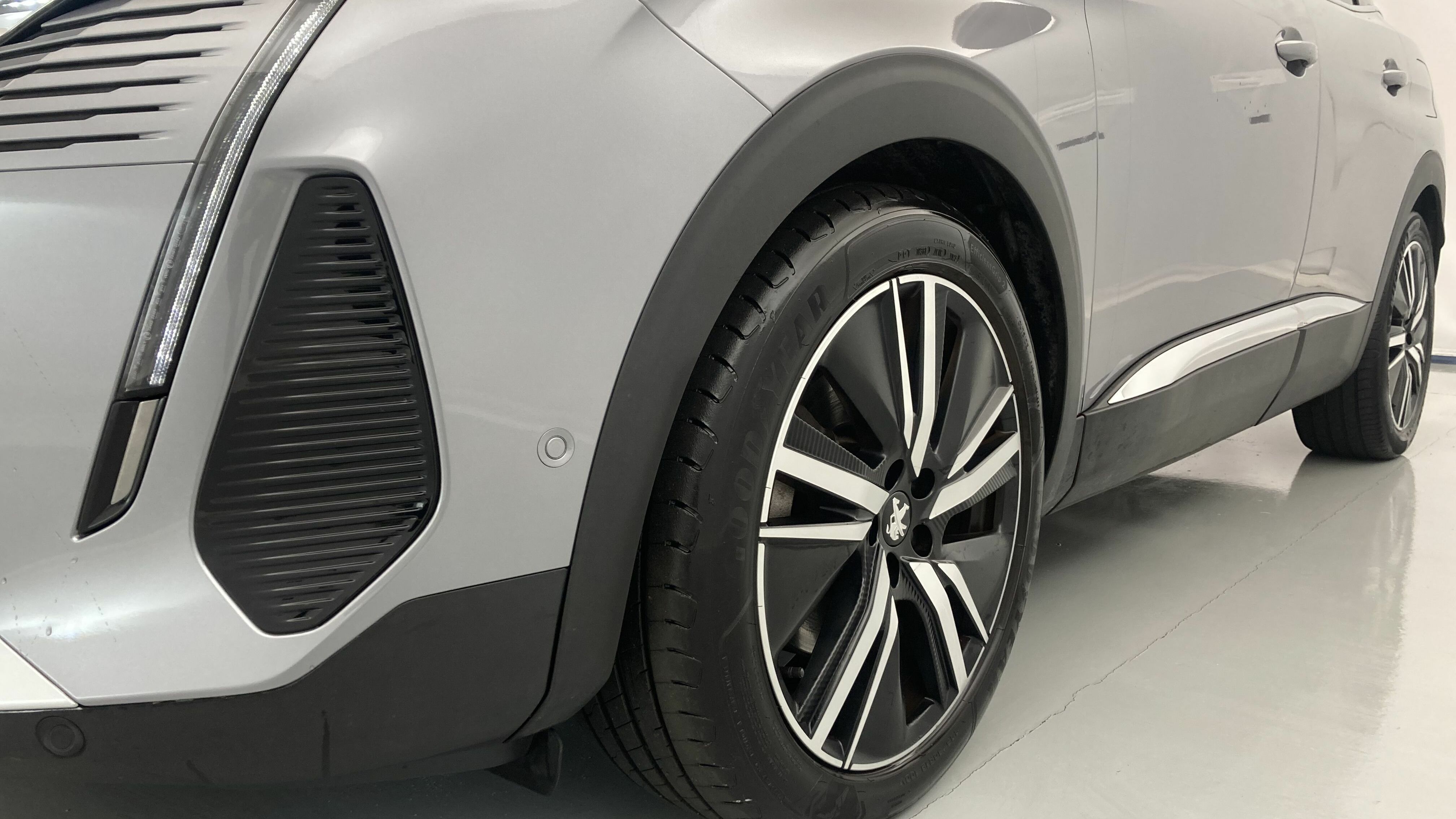 peugeot 3008 gt pack 1.6 HYBRID 300 EAT PHEV 2022 gris artense / negro 25