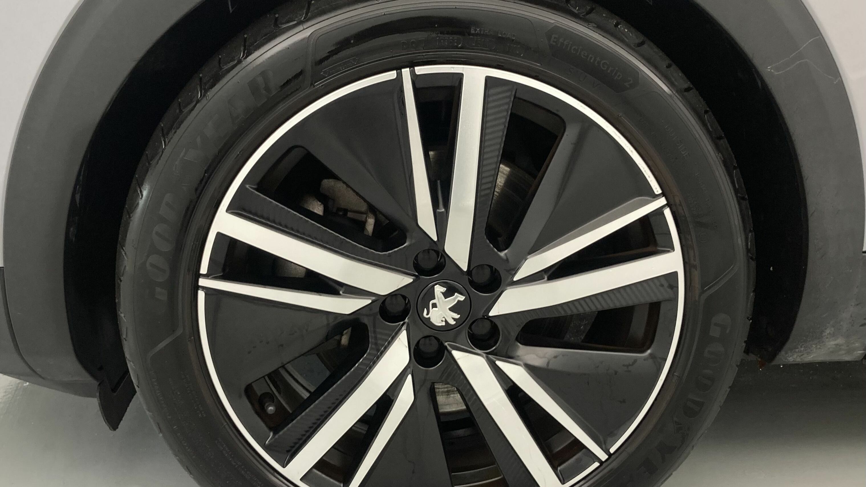 peugeot 3008 gt pack 1.6 HYBRID 300 EAT PHEV 2022 gris artense / negro 26