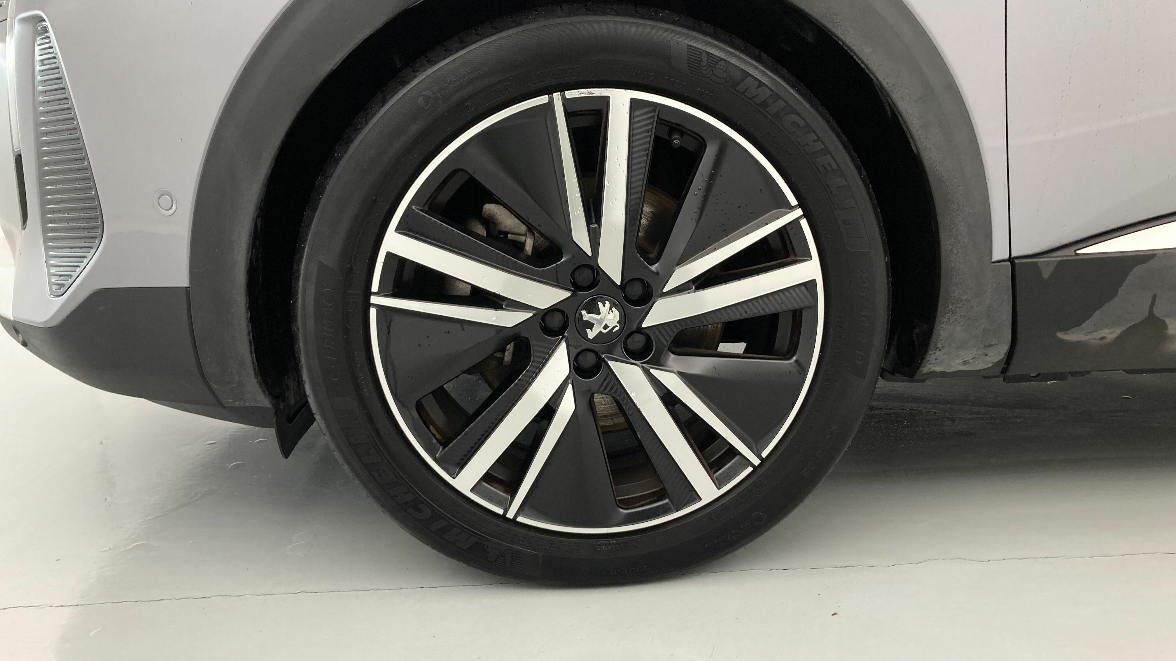 peugeot 3008 gt pack 1.6 HYBRID 300 EAT PHEV 2022 gris artense / negro 27