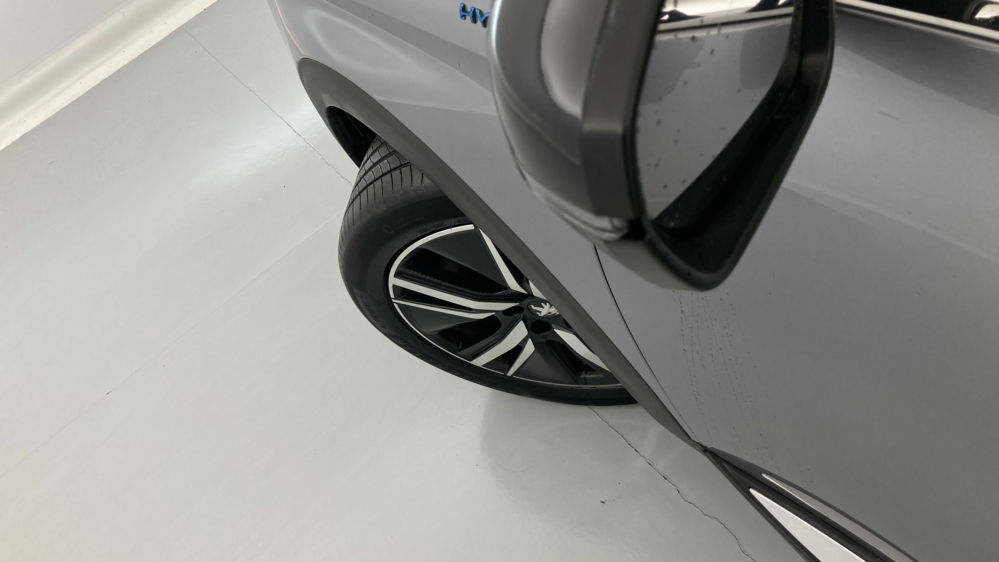 peugeot 3008 gt pack 1.6 HYBRID 300 EAT PHEV 2022 gris artense / negro 28