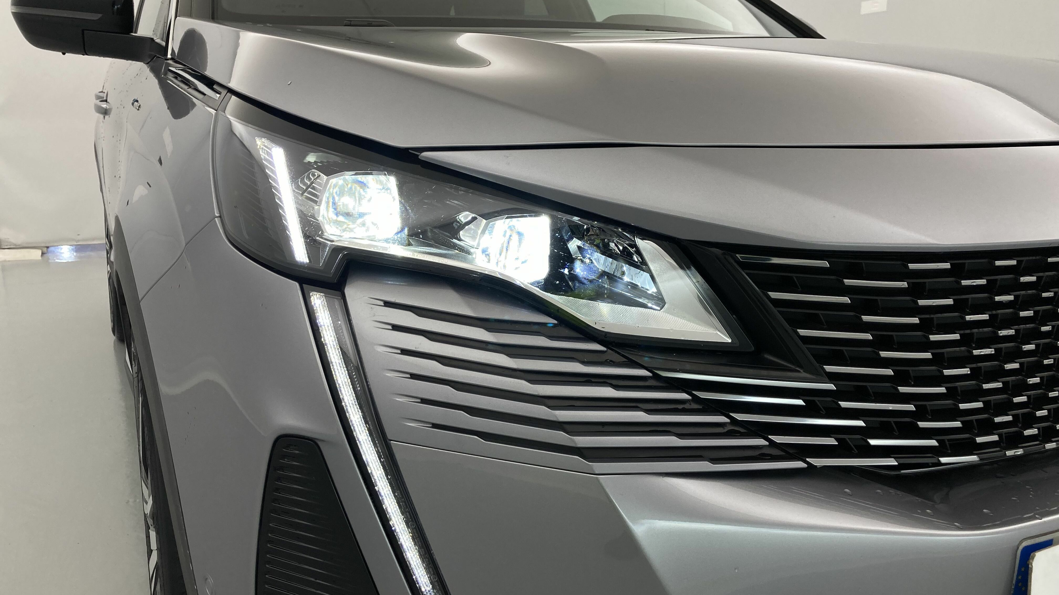 peugeot 3008 gt pack 1.6 HYBRID 300 EAT PHEV 2022 gris artense / negro 29