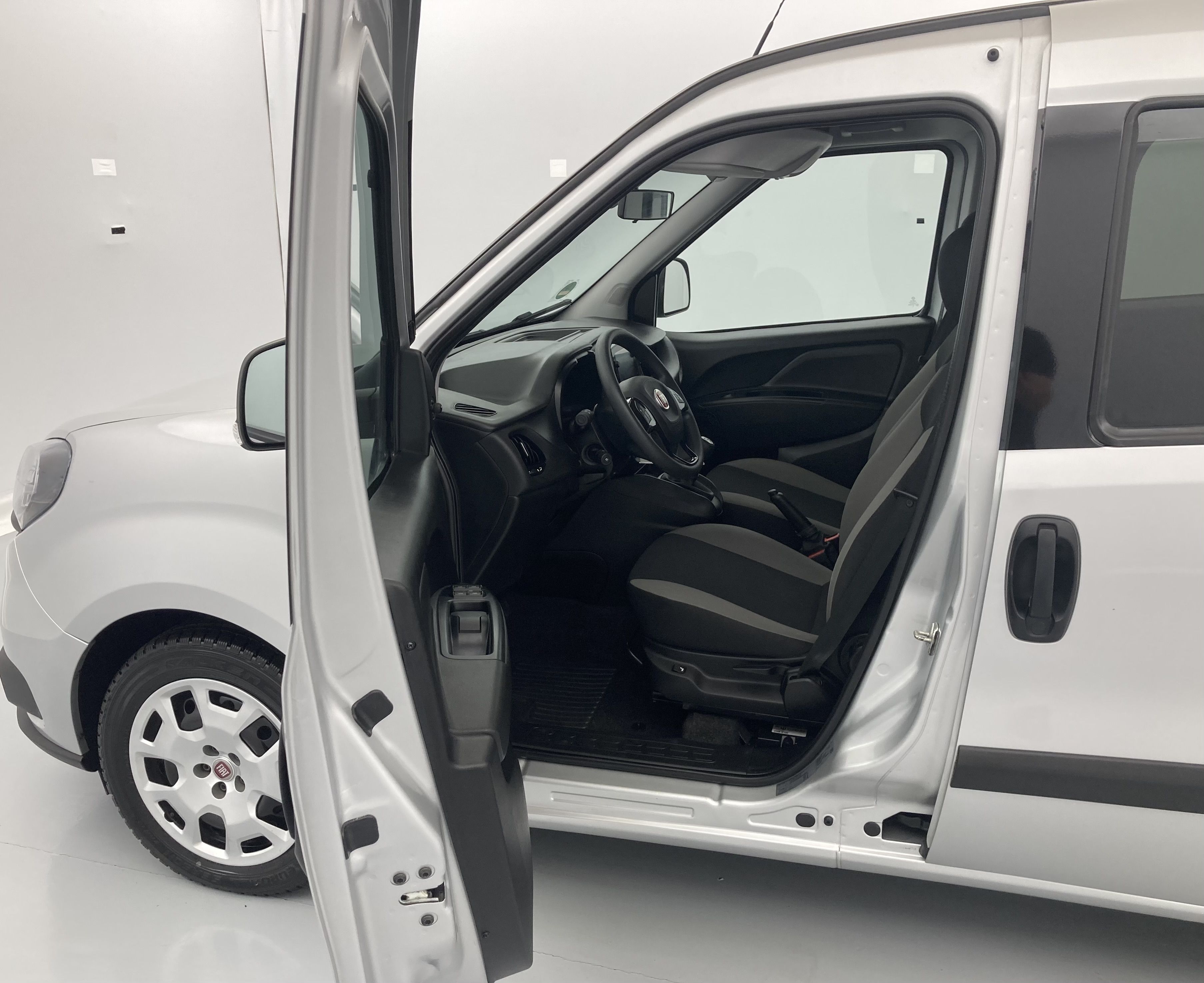 fiat doblo kombi sx n1 l1h1 1.6 MULTIJET 120 2023 gris oscuro 20