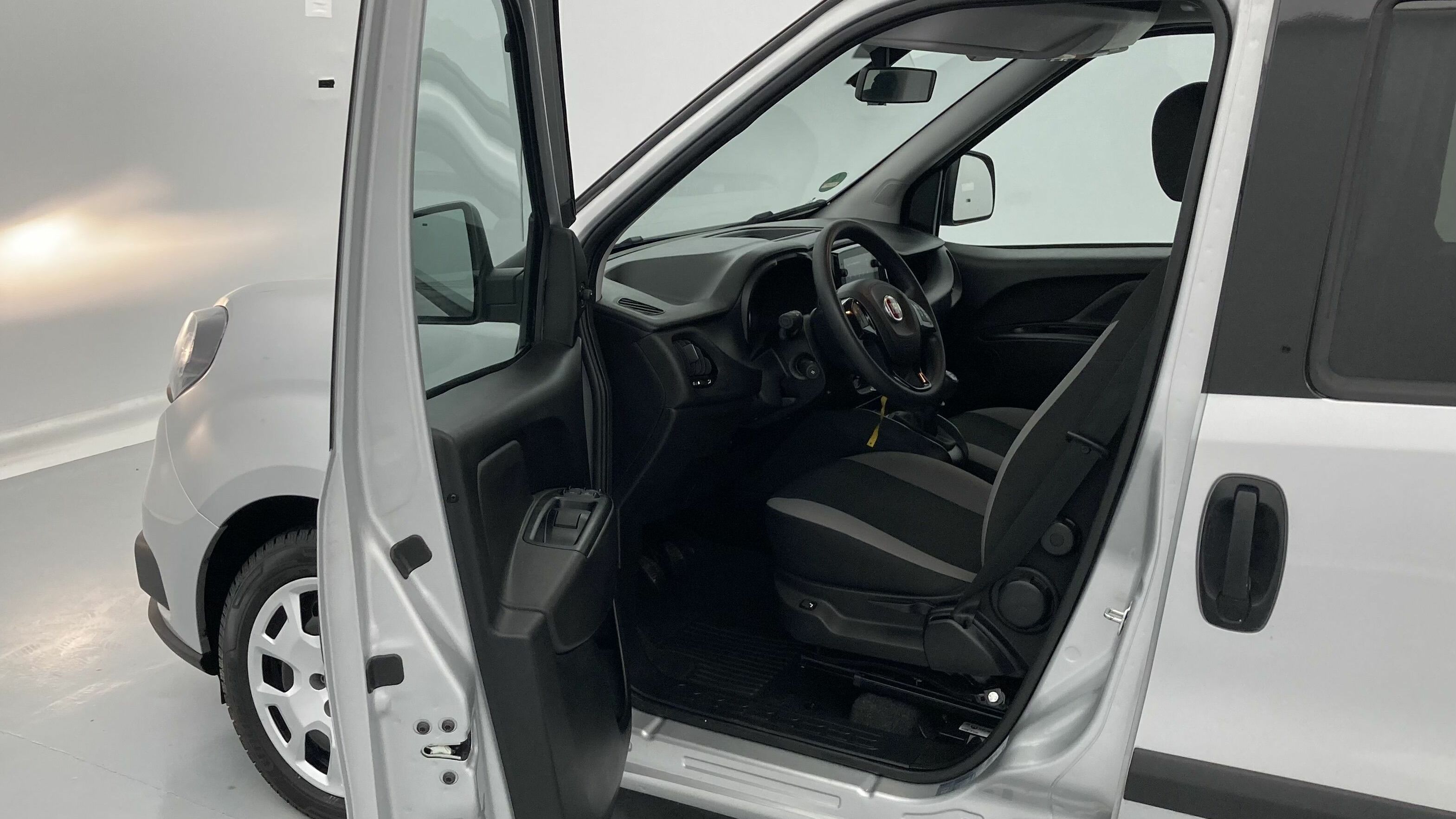 fiat doblo kombi sx n1 l1h1 1.6 MULTIJET 120 2023 gris oscuro 13