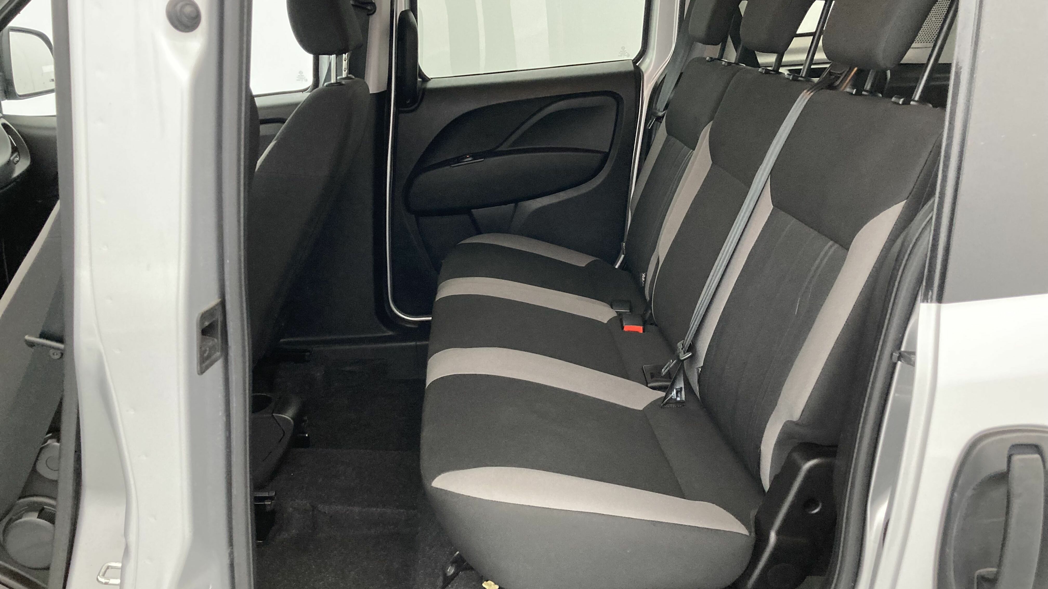 fiat doblo kombi sx n1 l1h1 1.6 MULTIJET 120 2023 gris oscuro 20