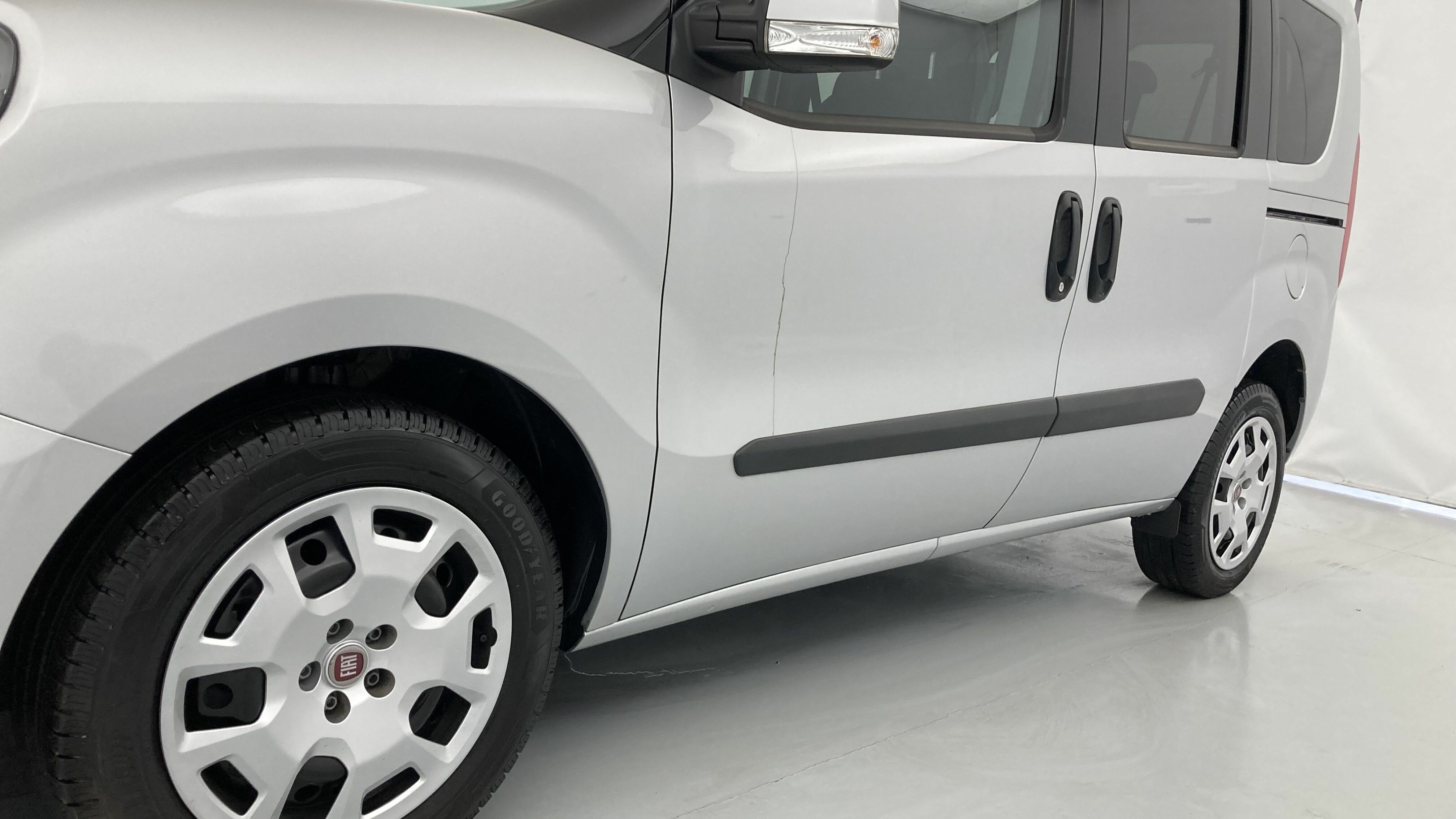 fiat doblo kombi sx n1 l1h1 1.6 MULTIJET 120 2023 gris oscuro 24