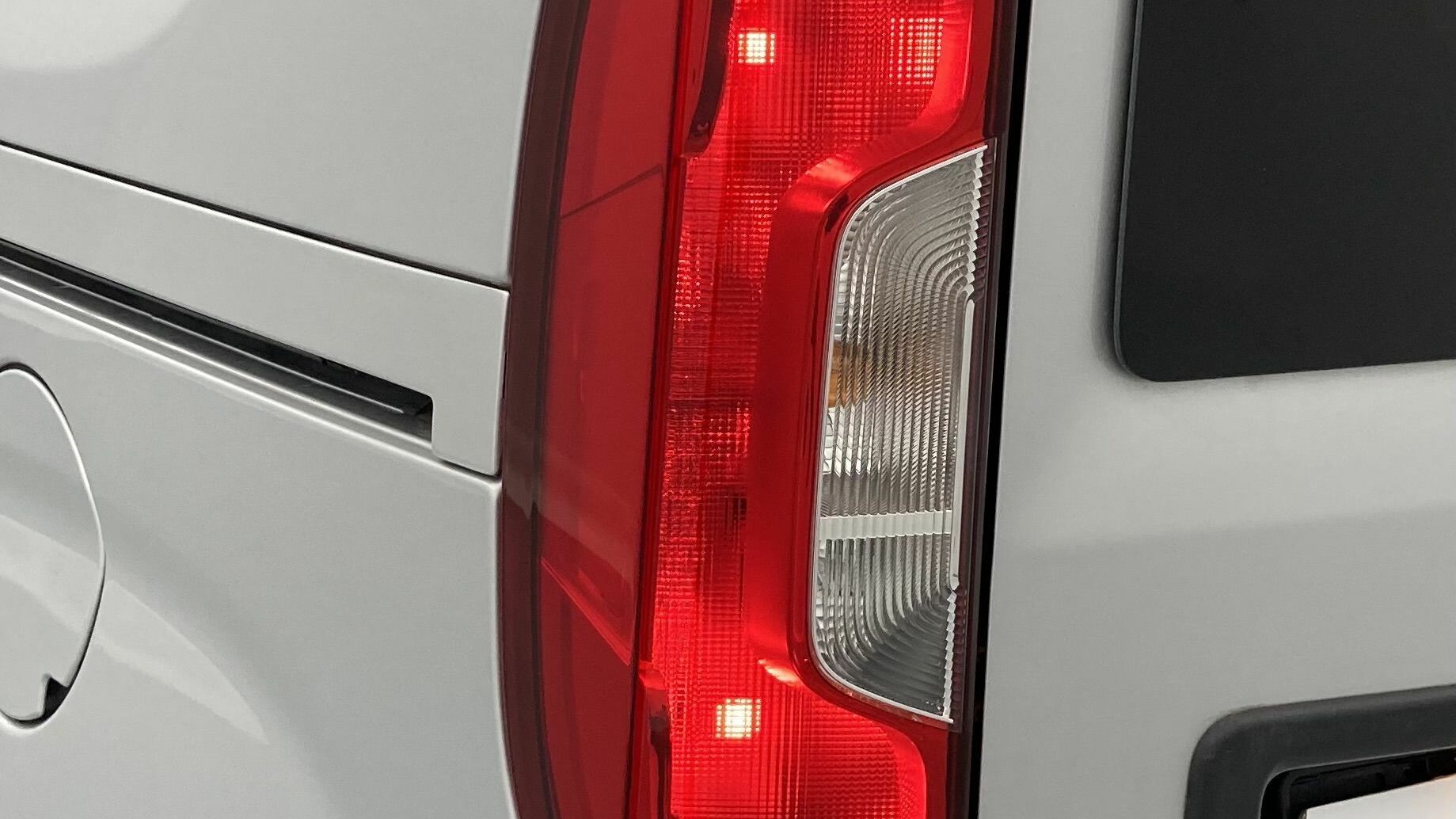 fiat doblo kombi sx n1 l1h1 1.6 MULTIJET 120 2023 gris oscuro 28