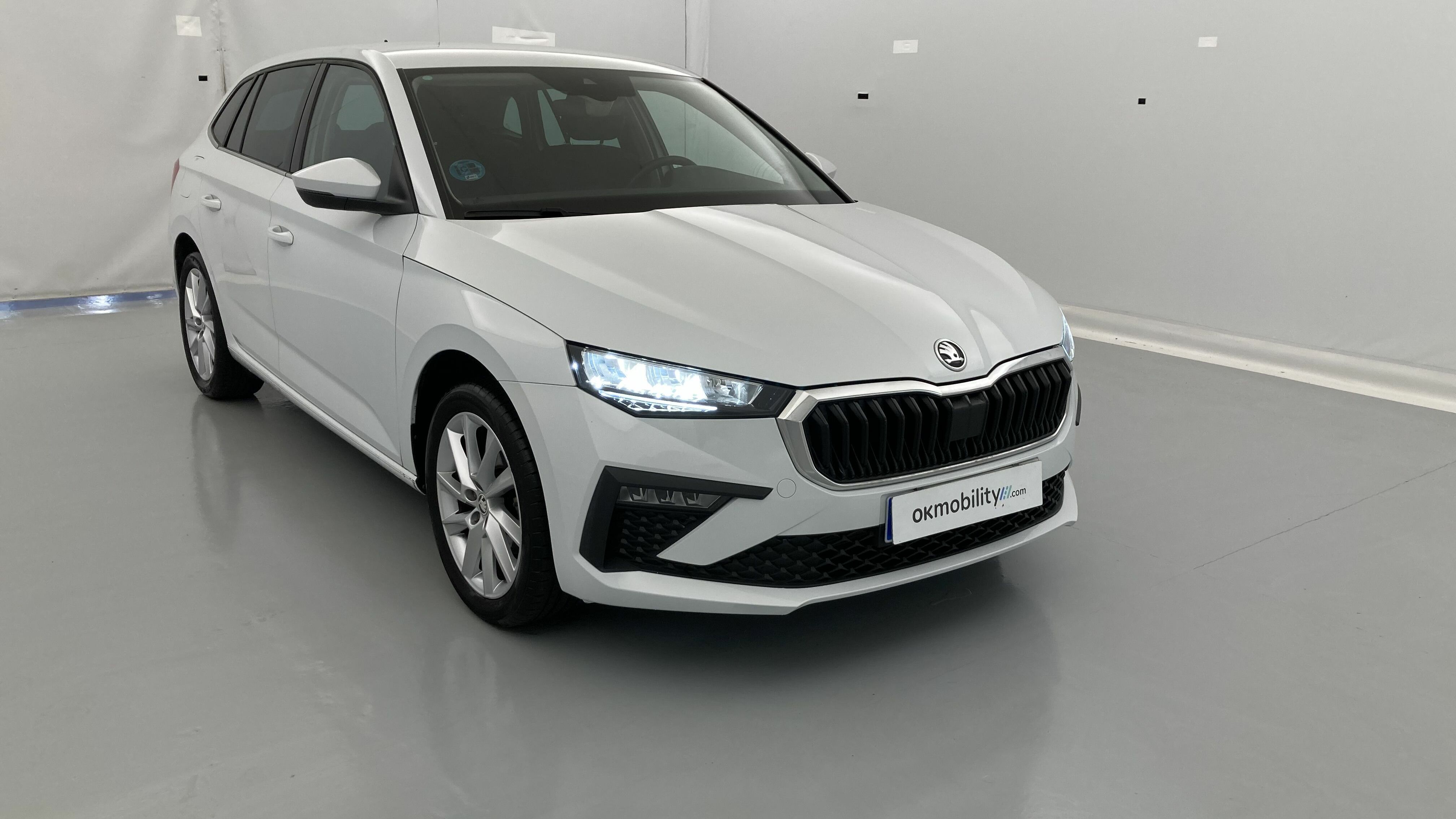 skoda scala selection 1.0 TSI 115 2024 blanco glaciar 22