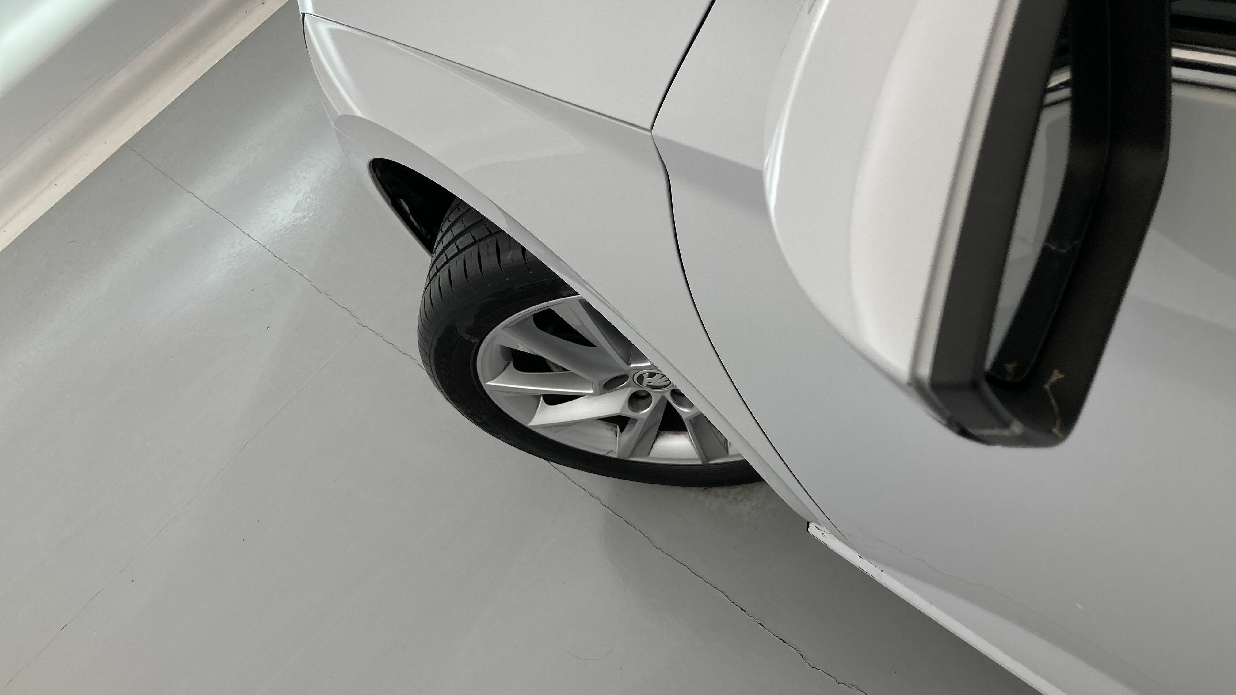 skoda scala selection 1.0 TSI 115 2024 blanco glaciar 27