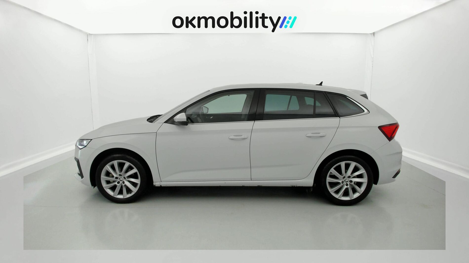 skoda scala selection 1.0 TSI 115 2024 blanco glaciar 5