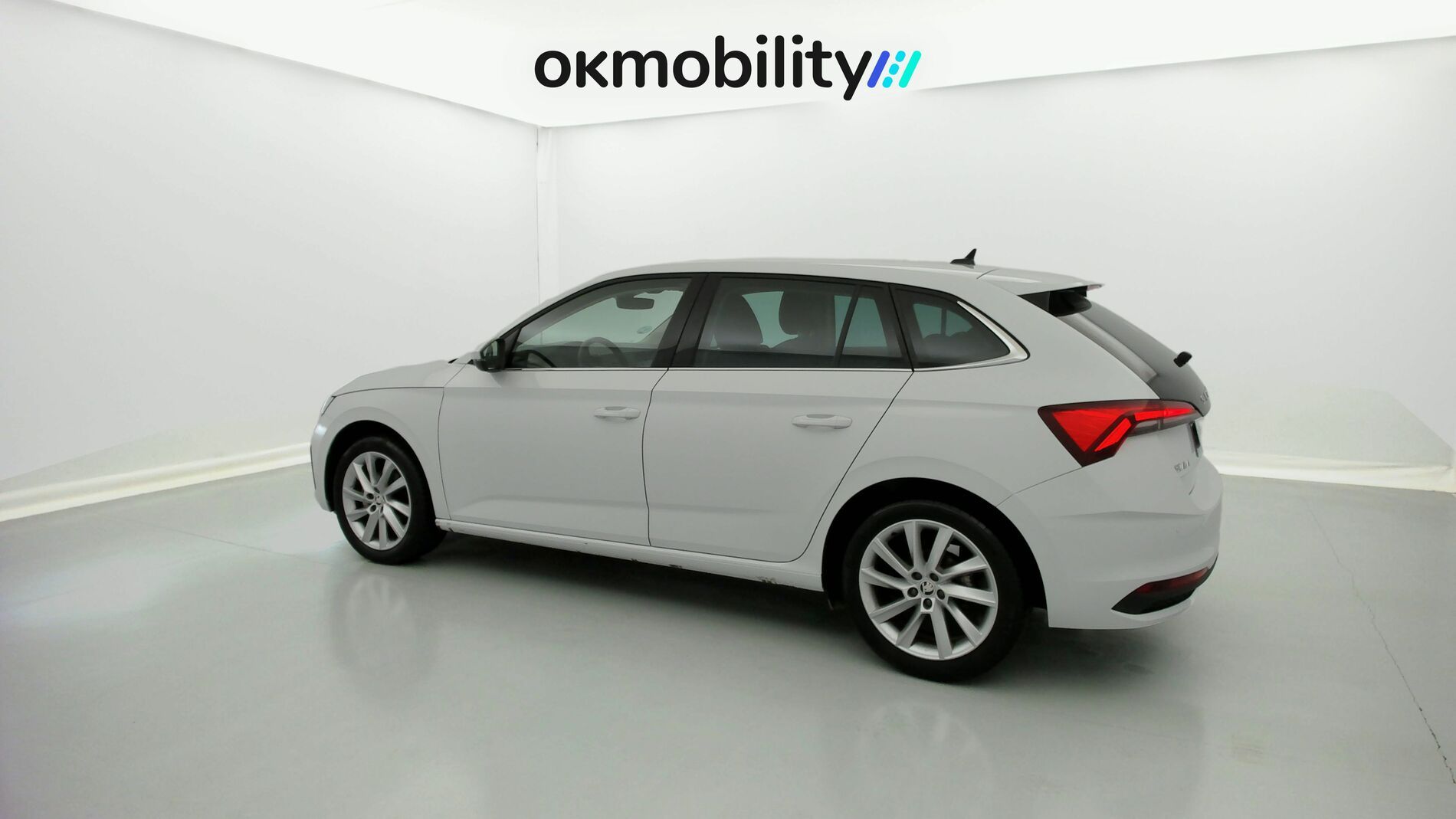 skoda scala selection 1.0 TSI 115 2024 blanco glaciar 7