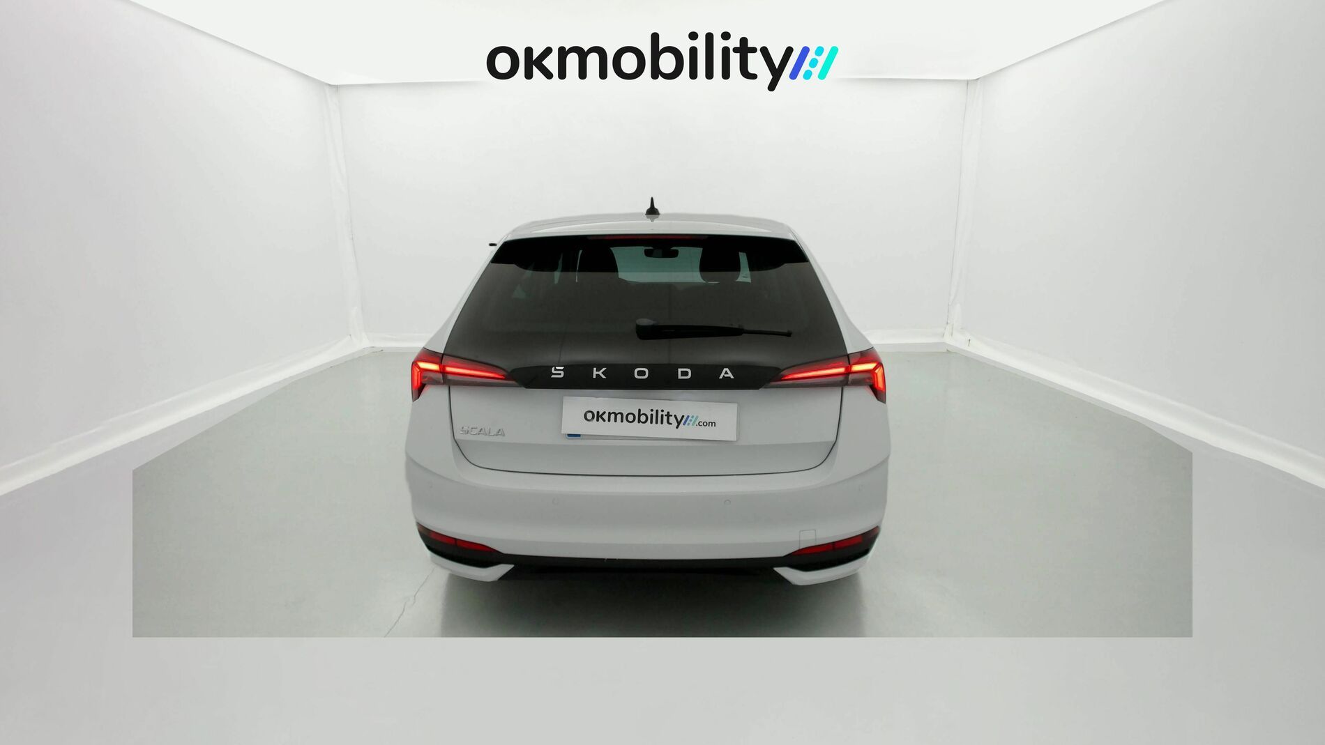 skoda scala selection 1.0 TSI 115 2024 blanco glaciar 9