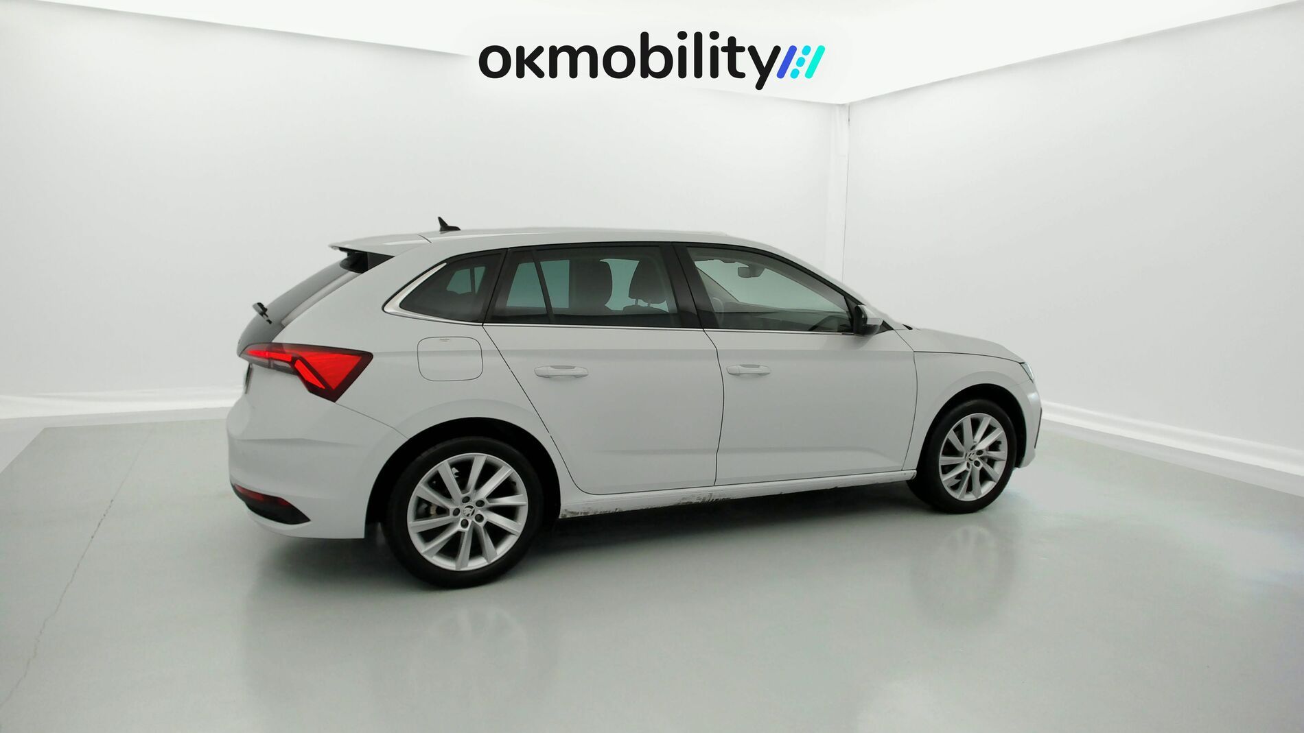 skoda scala selection 1.0 TSI 115 2024 blanco glaciar 11