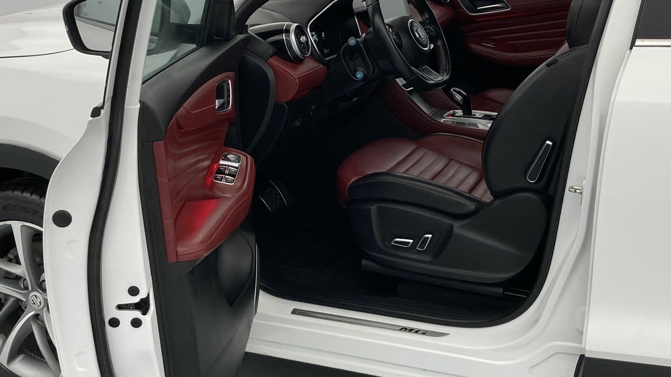 mg ehs phev exclusive 1.5 T-GDI 258 PHEV 2022 dover white 13