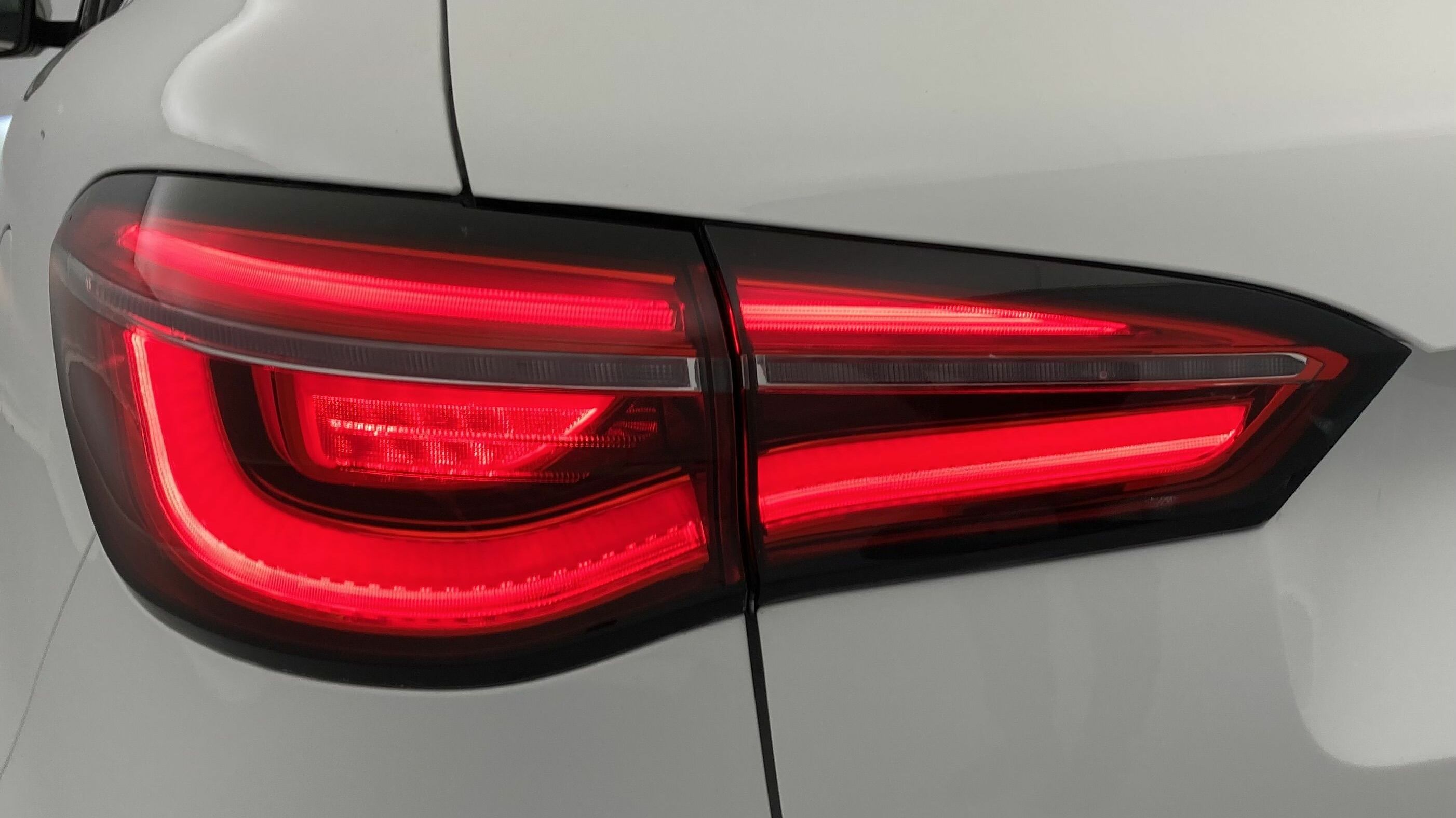 mg ehs phev exclusive 1.5 T-GDI 258 PHEV 2022 dover white 30