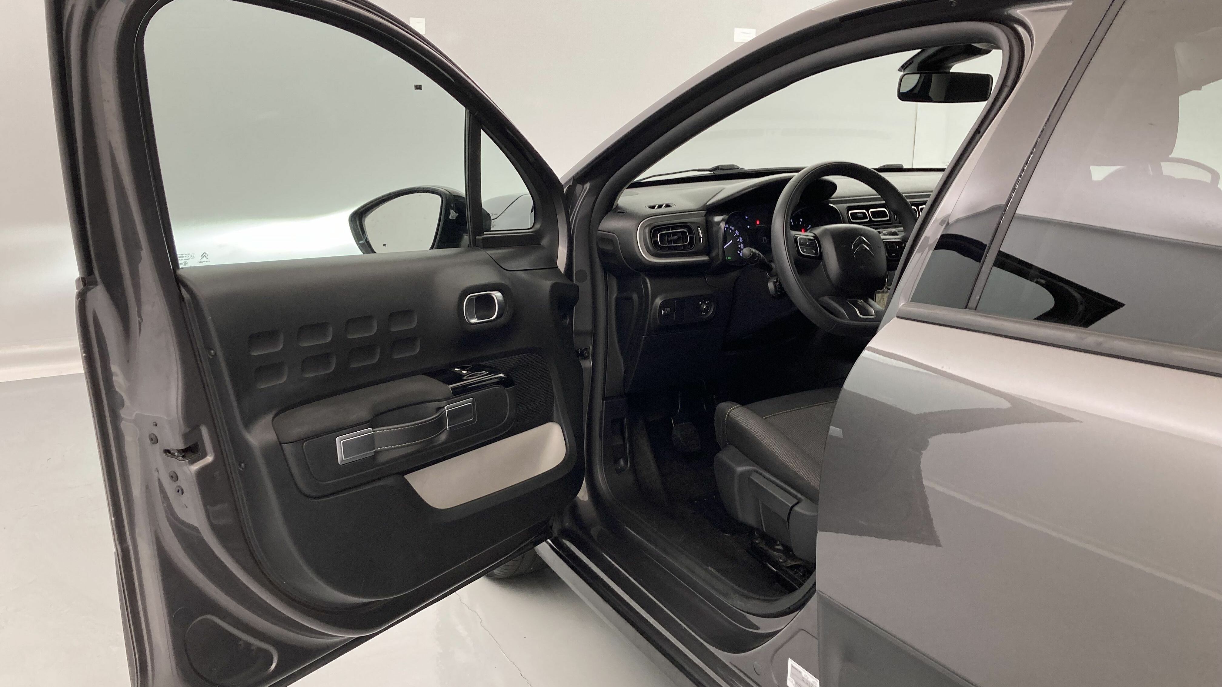 citroen c3 origin max 1.2 PURETECH 83 2024 gris platino / negro 14