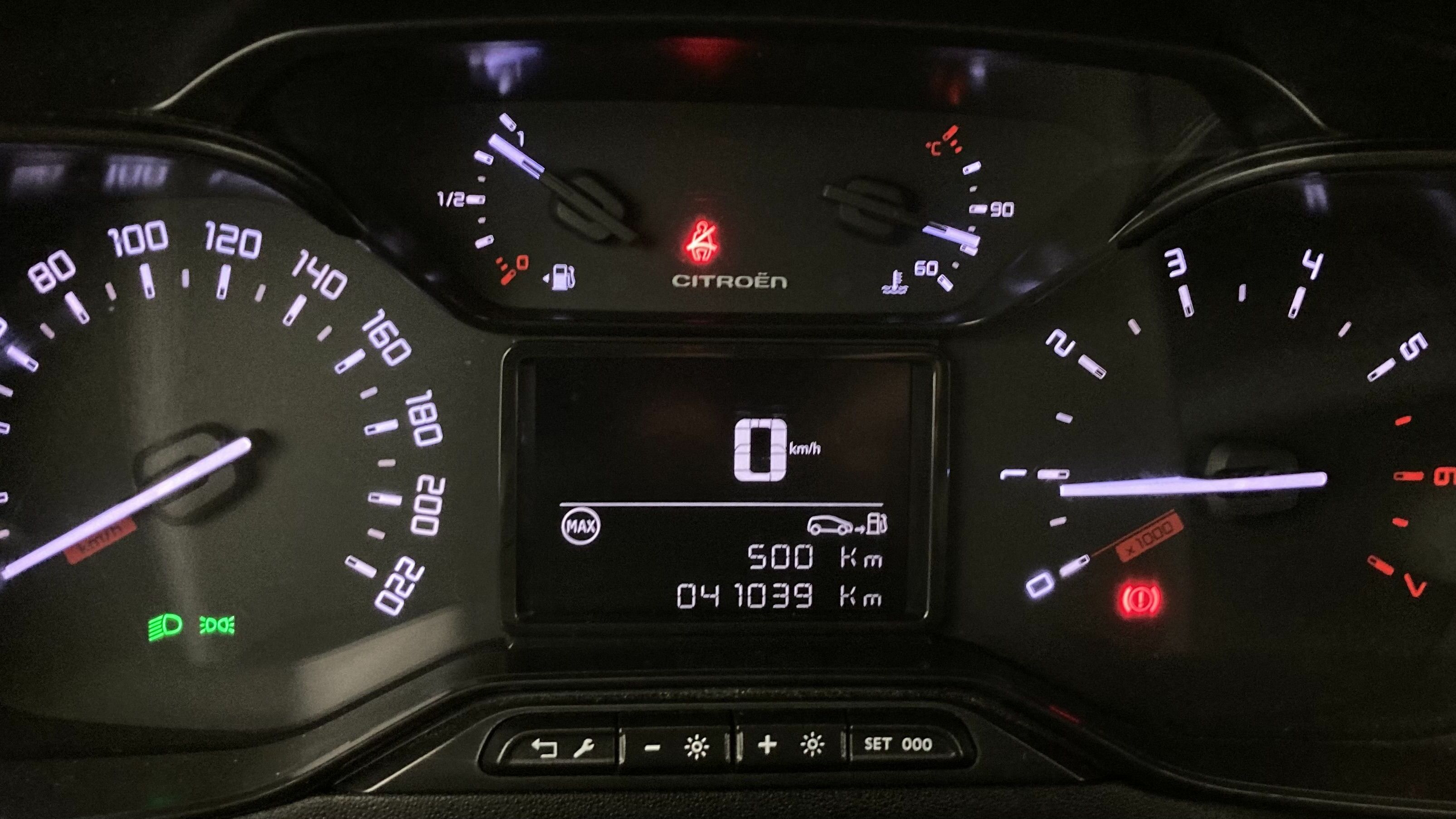 citroen c3 origin max 1.2 PURETECH 83 2024 gris platino / negro 19