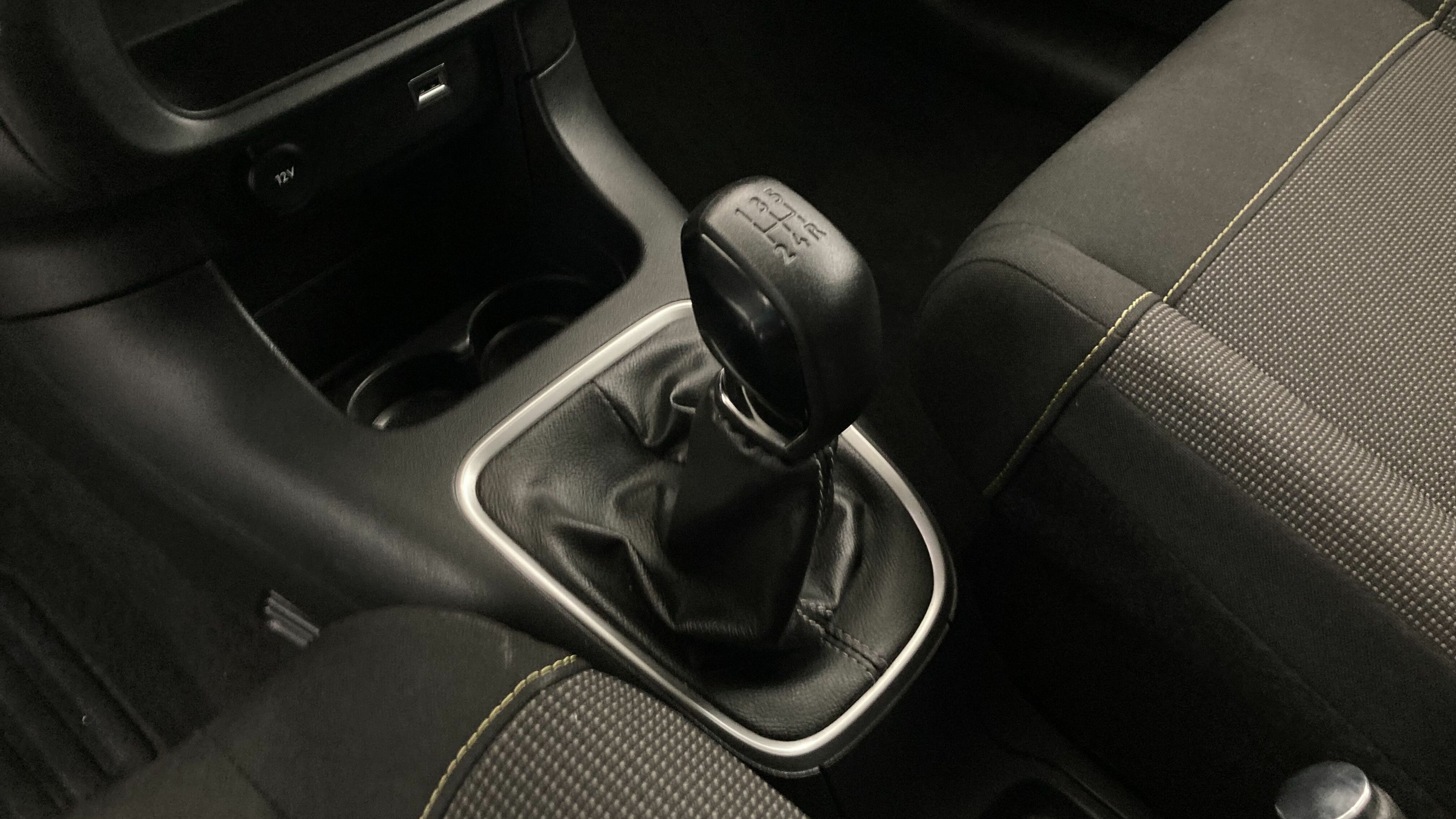 citroen c3 origin max 1.2 PURETECH 83 2024 gris platino / negro 21