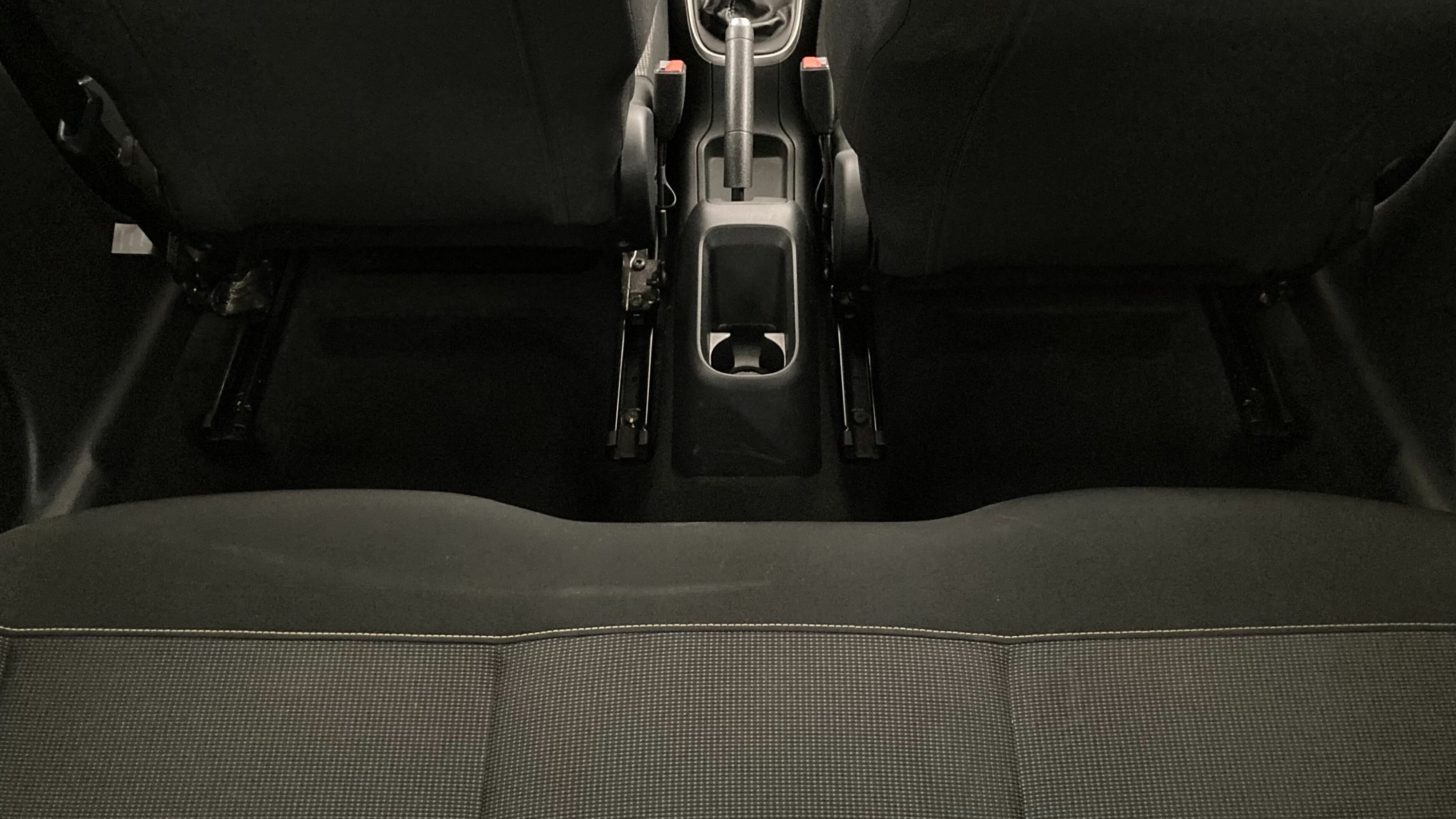 citroen c3 origin max 1.2 PURETECH 83 2024 gris platino / negro 23