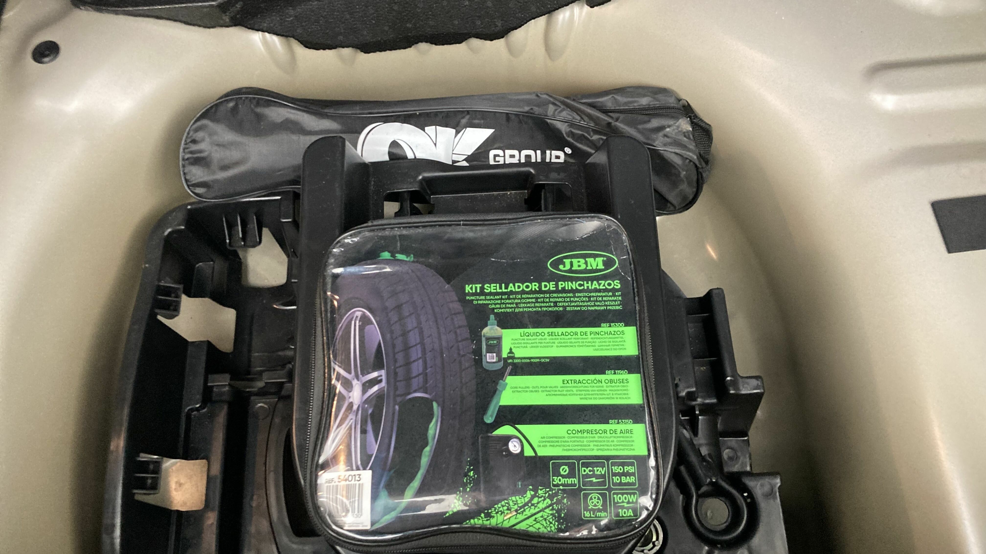 citroen c3 origin max 1.2 PURETECH 83 2024 gris platino / negro 24