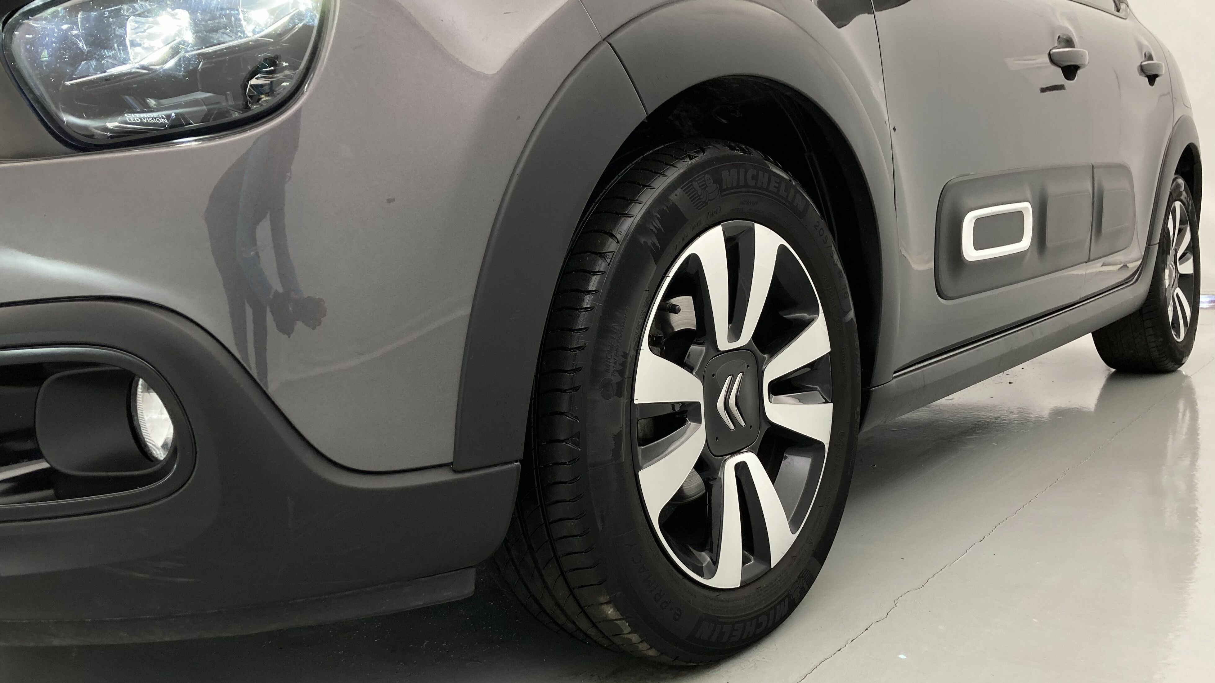 citroen c3 origin max 1.2 PURETECH 83 2024 gris platino / negro 27