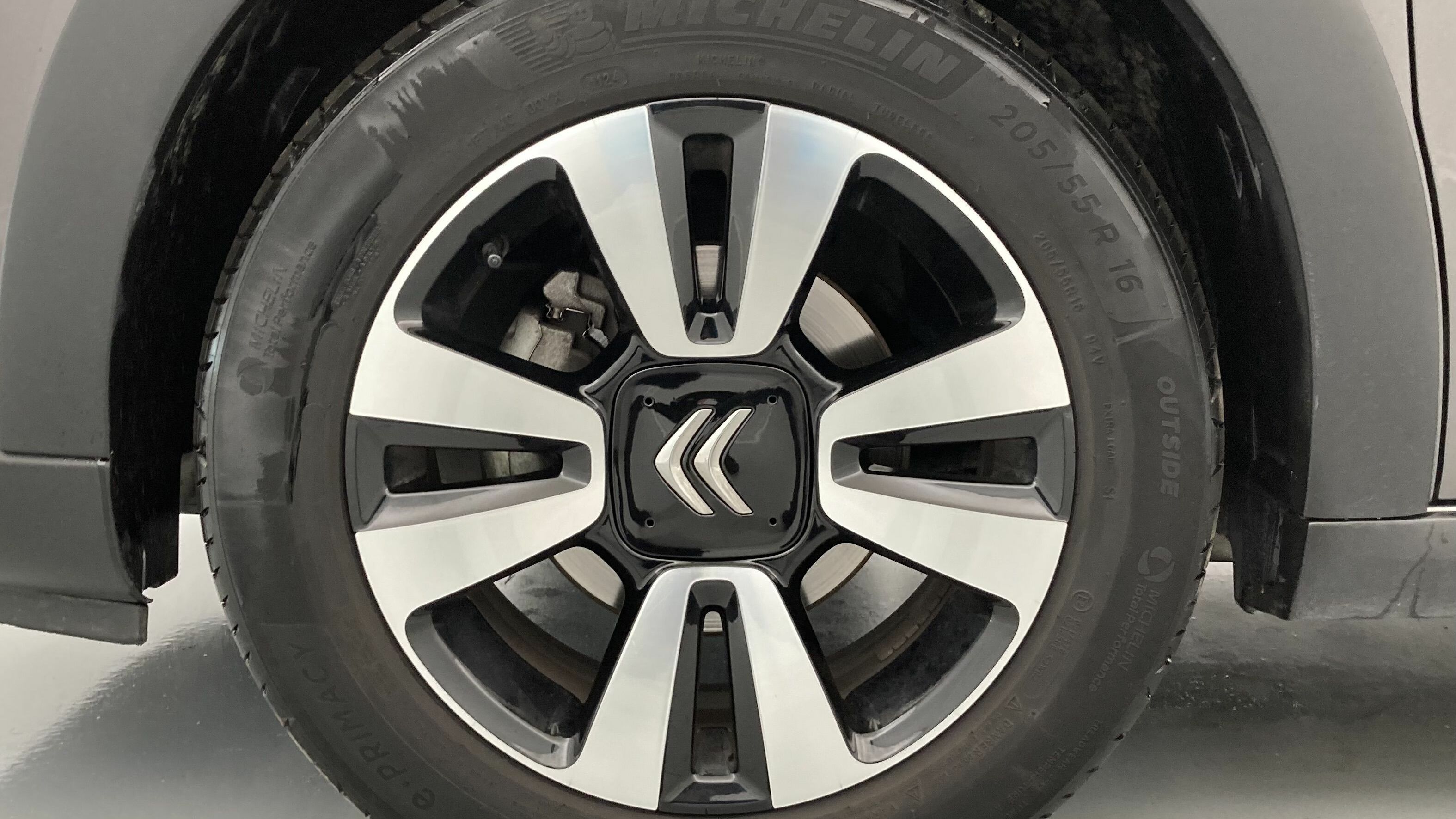 citroen c3 origin max 1.2 PURETECH 83 2024 gris platino / negro 28