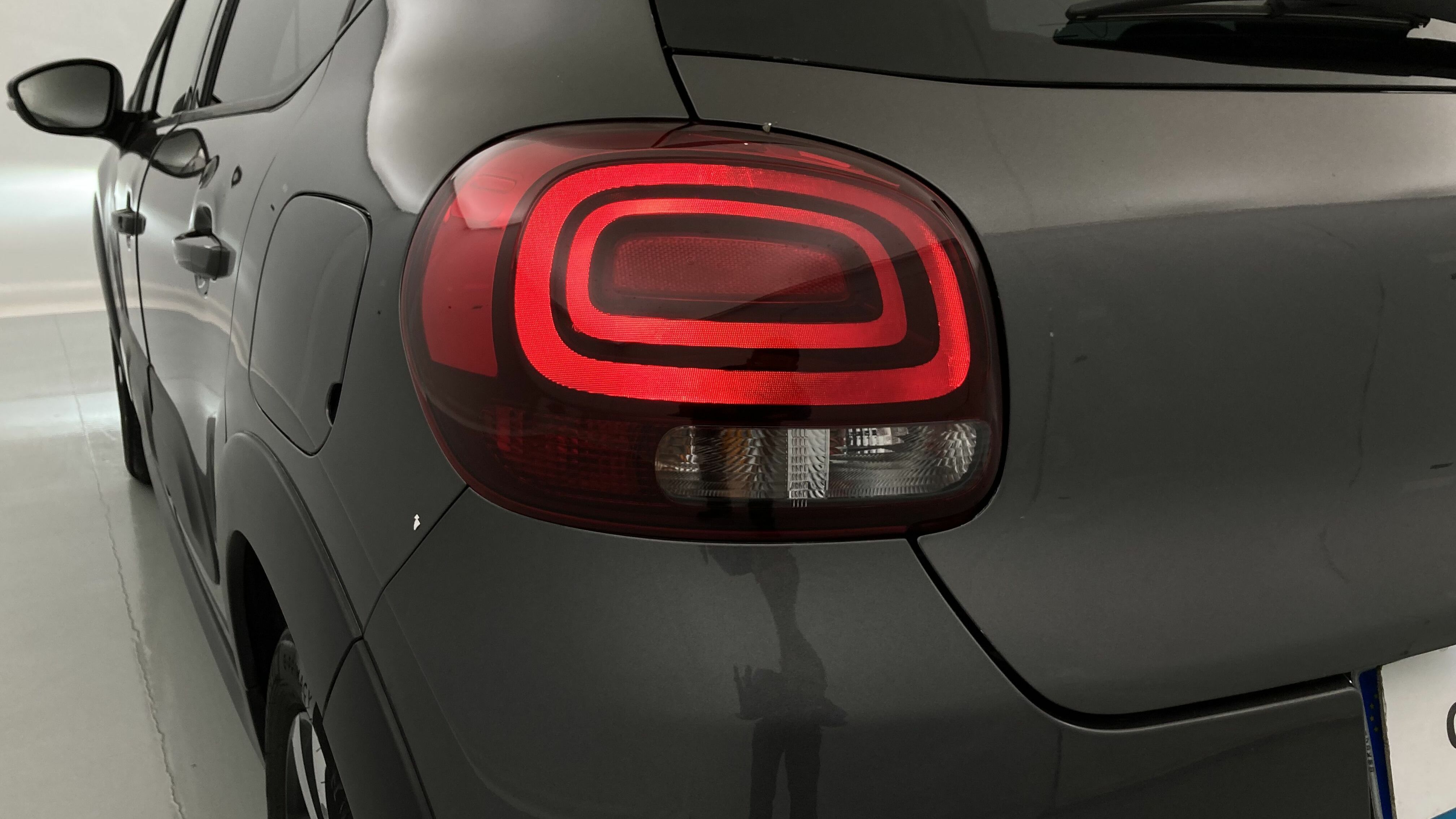 citroen c3 origin max 1.2 PURETECH 83 2024 gris platino / negro 31