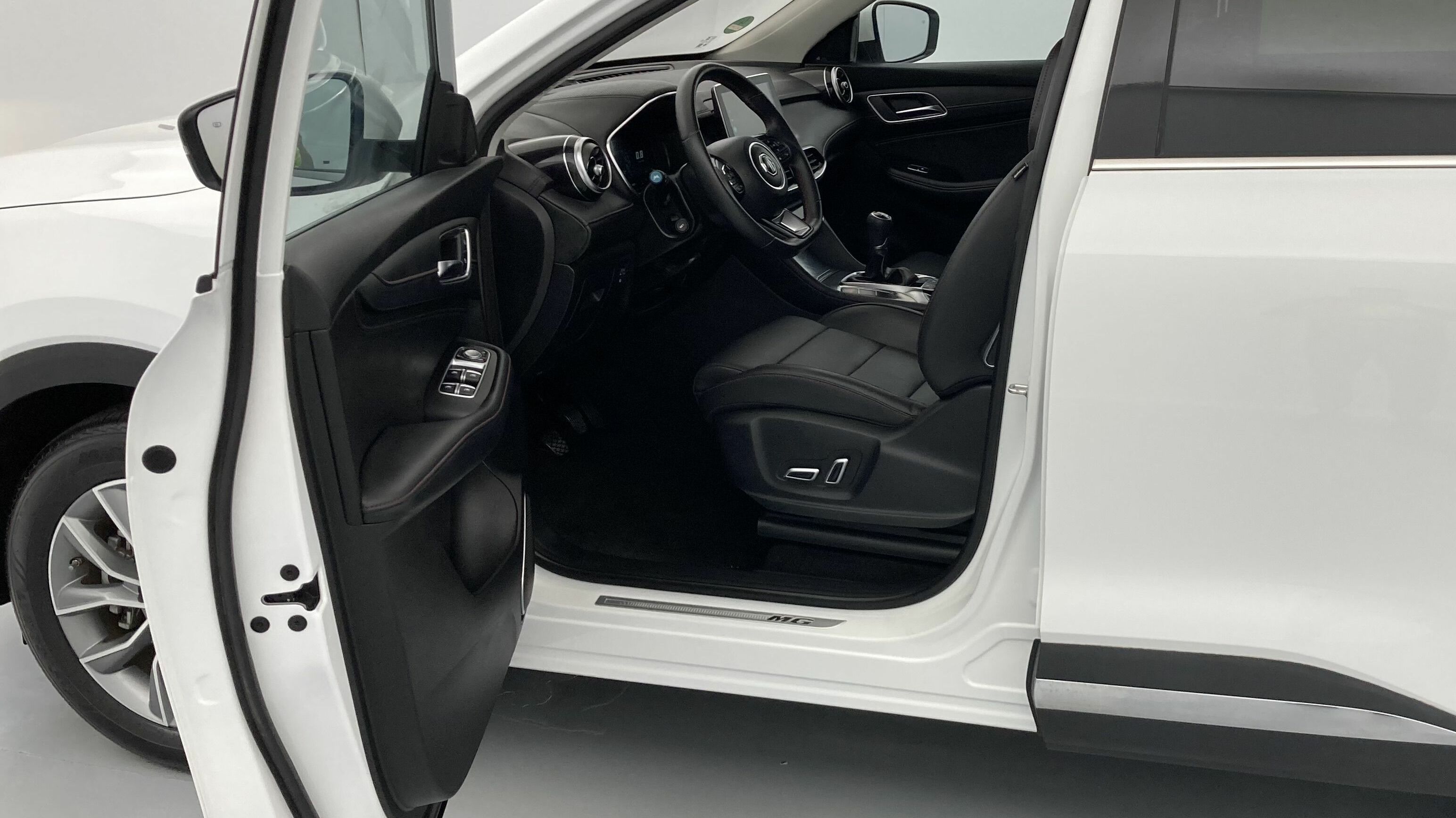 mg hs comfort 1.5 T-GDI 162 2023 dover white 13