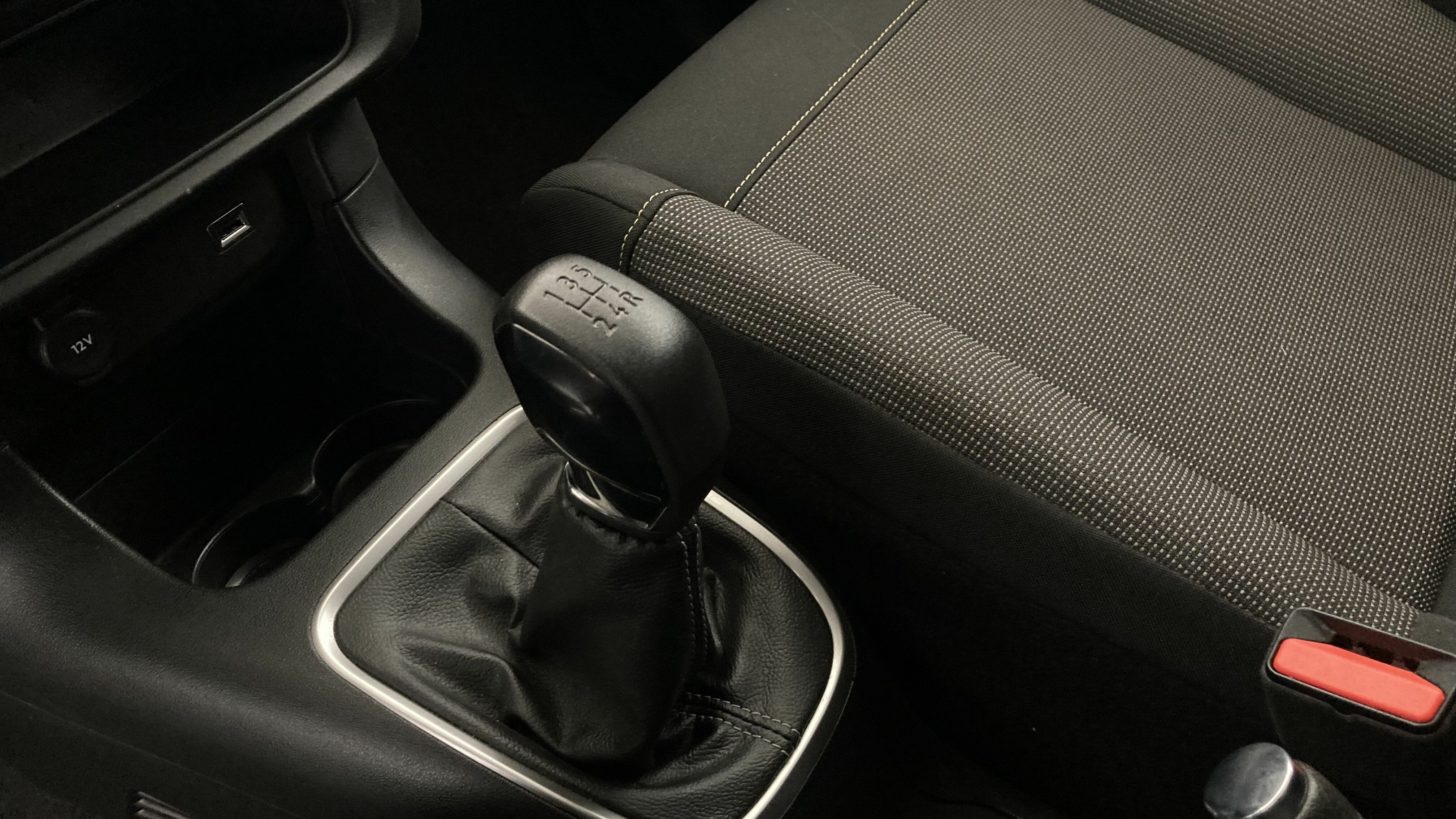 citroen c3 origin max 1.2 PURETECH 83 2024 negro perla nera / blanco 19