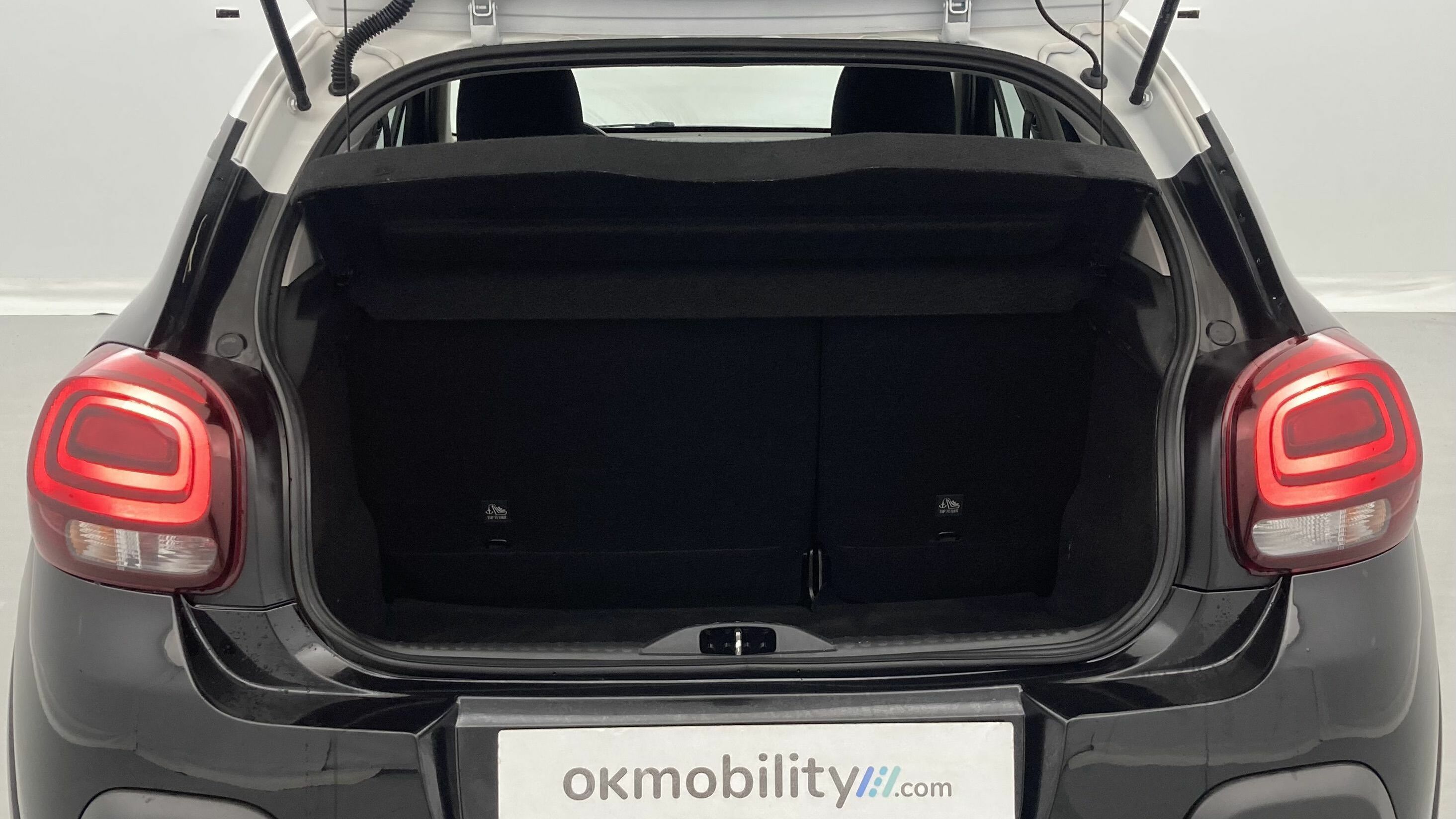 citroen c3 origin max 1.2 PURETECH 83 2024 negro perla nera / blanco 23