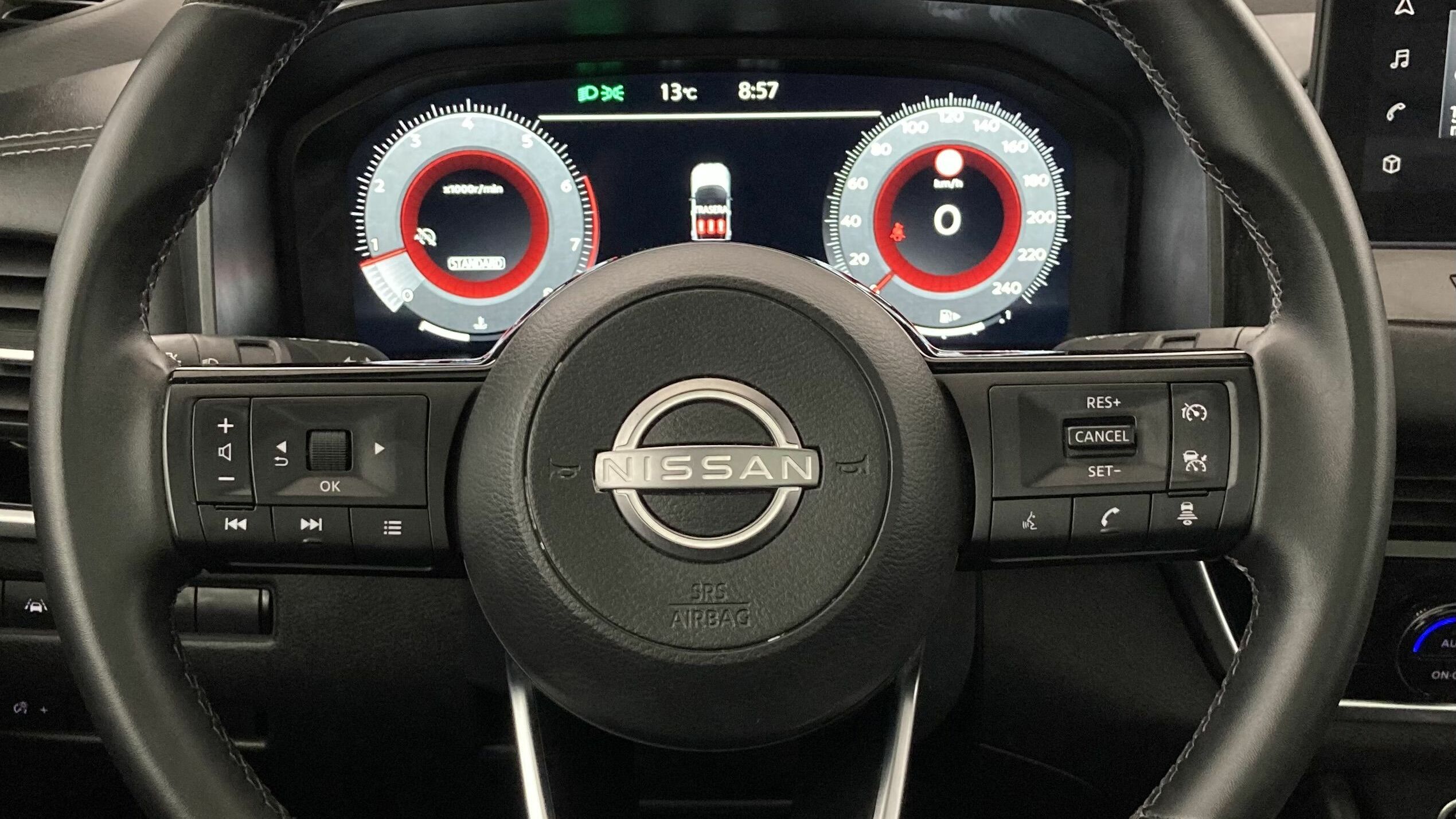 nissan qashqai n-connecta 1.3 DIG-T 140 MHEV 2024 magnetic blue / negro 18