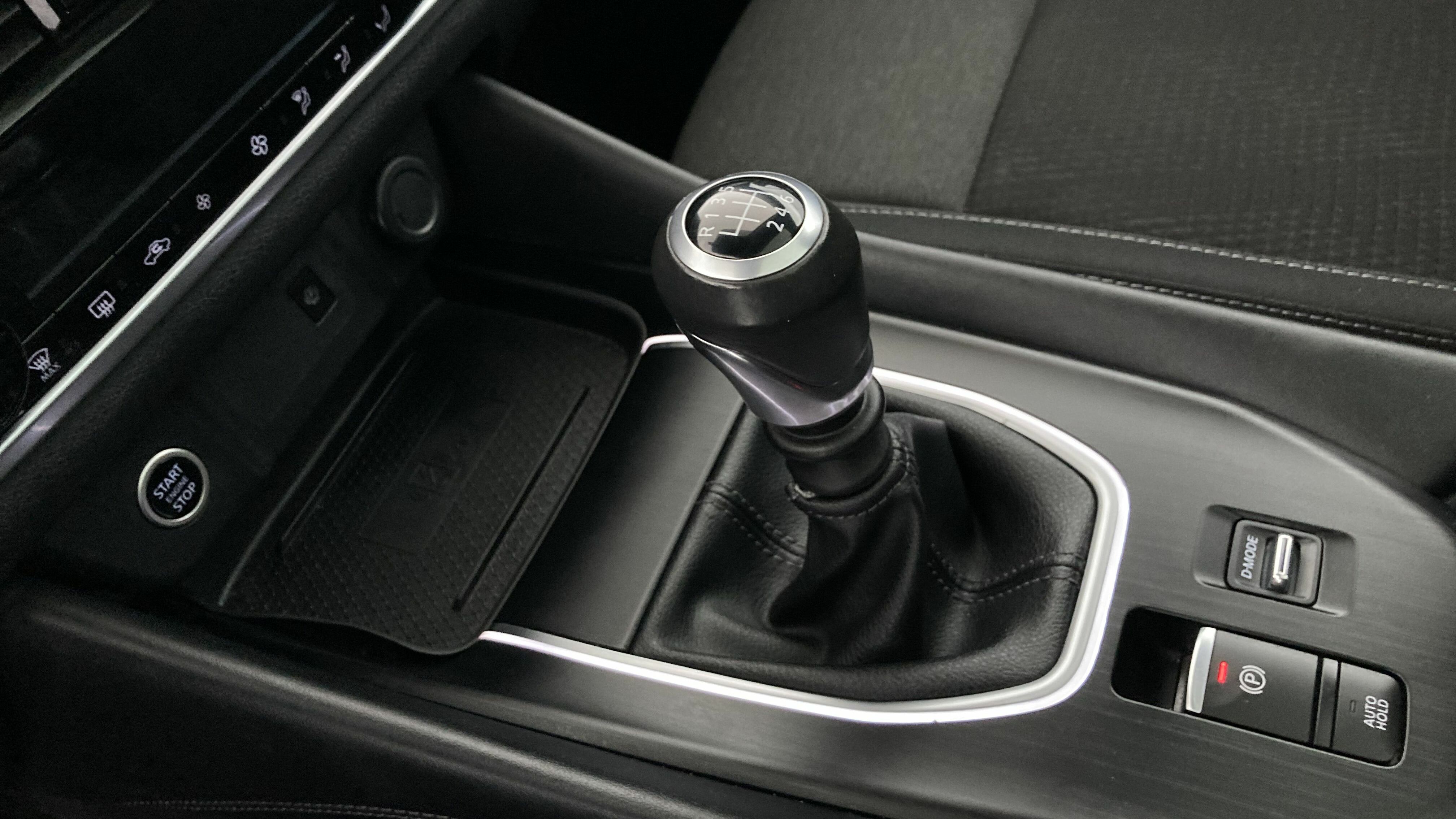 nissan qashqai n-connecta 1.3 DIG-T 140 MHEV 2024 magnetic blue / negro 21