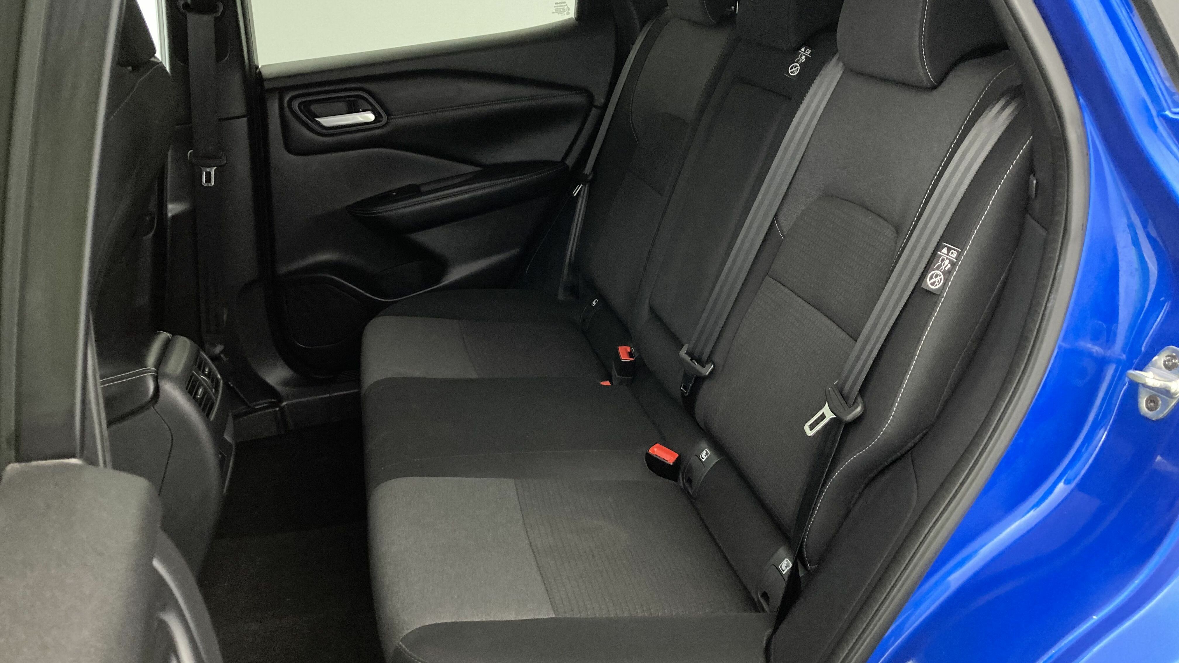 nissan qashqai n-connecta 1.3 DIG-T 140 MHEV 2024 magnetic blue / negro 22