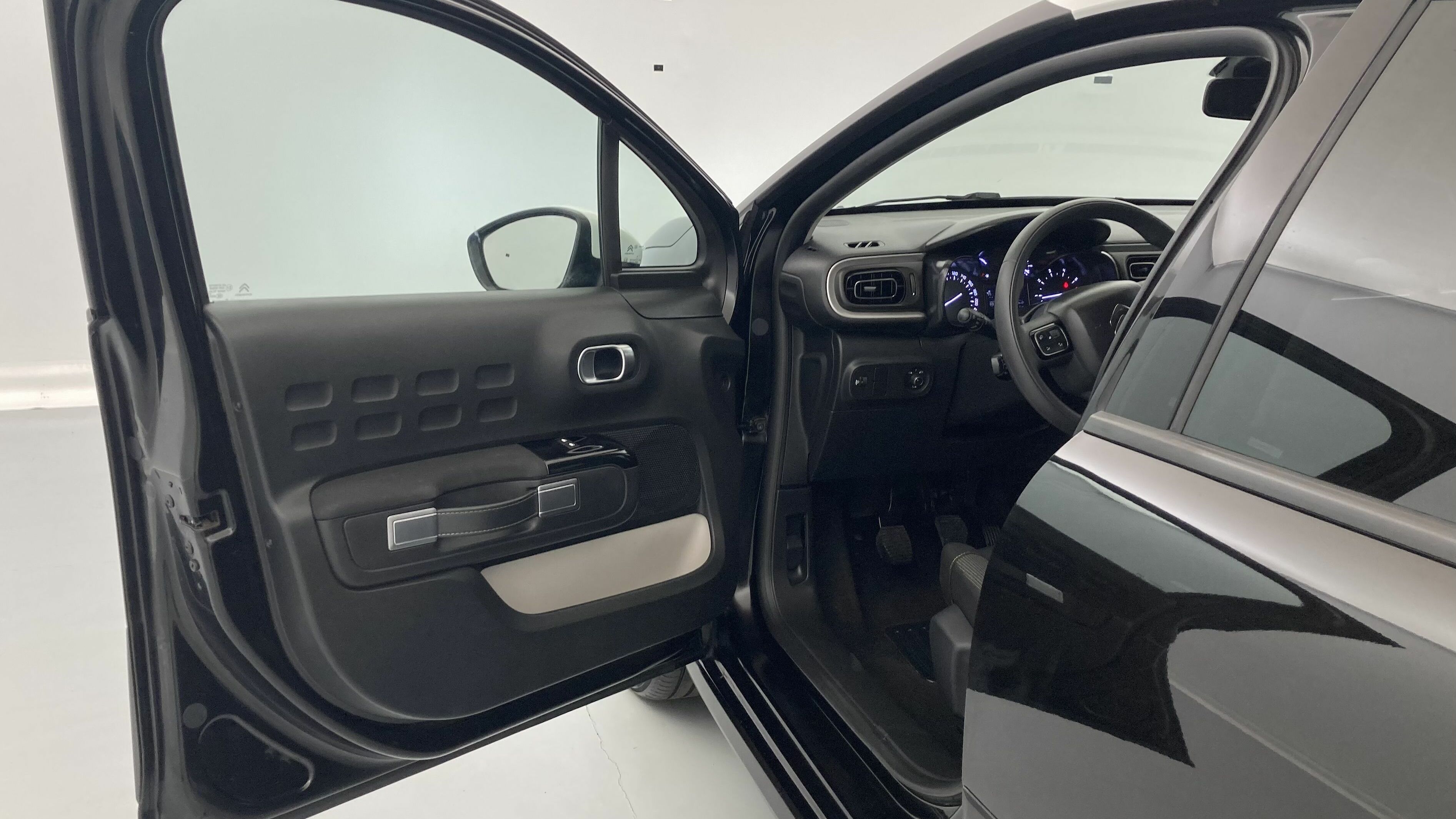 citroen c3 origin max 1.2 PURETECH 83 2024 negro perla nera / blanco 14