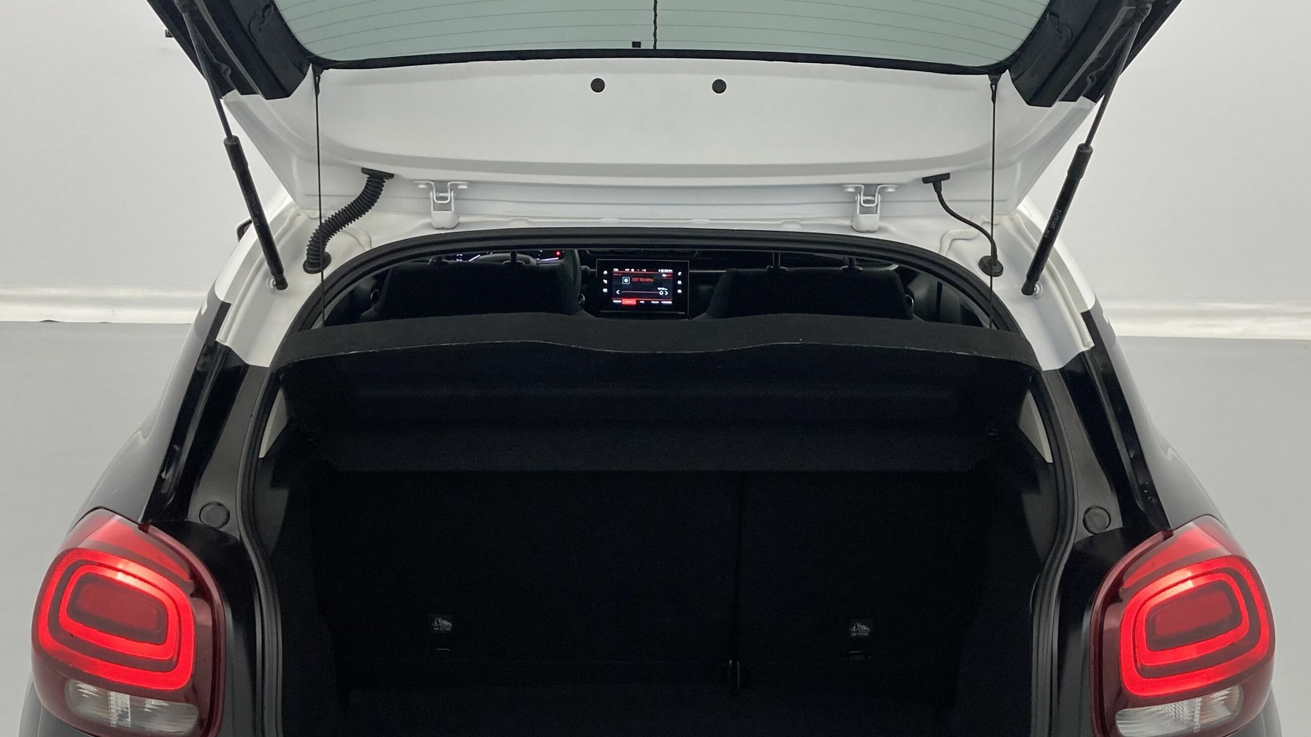 citroen c3 origin max 1.2 PURETECH 83 2024 negro perla nera / blanco 24