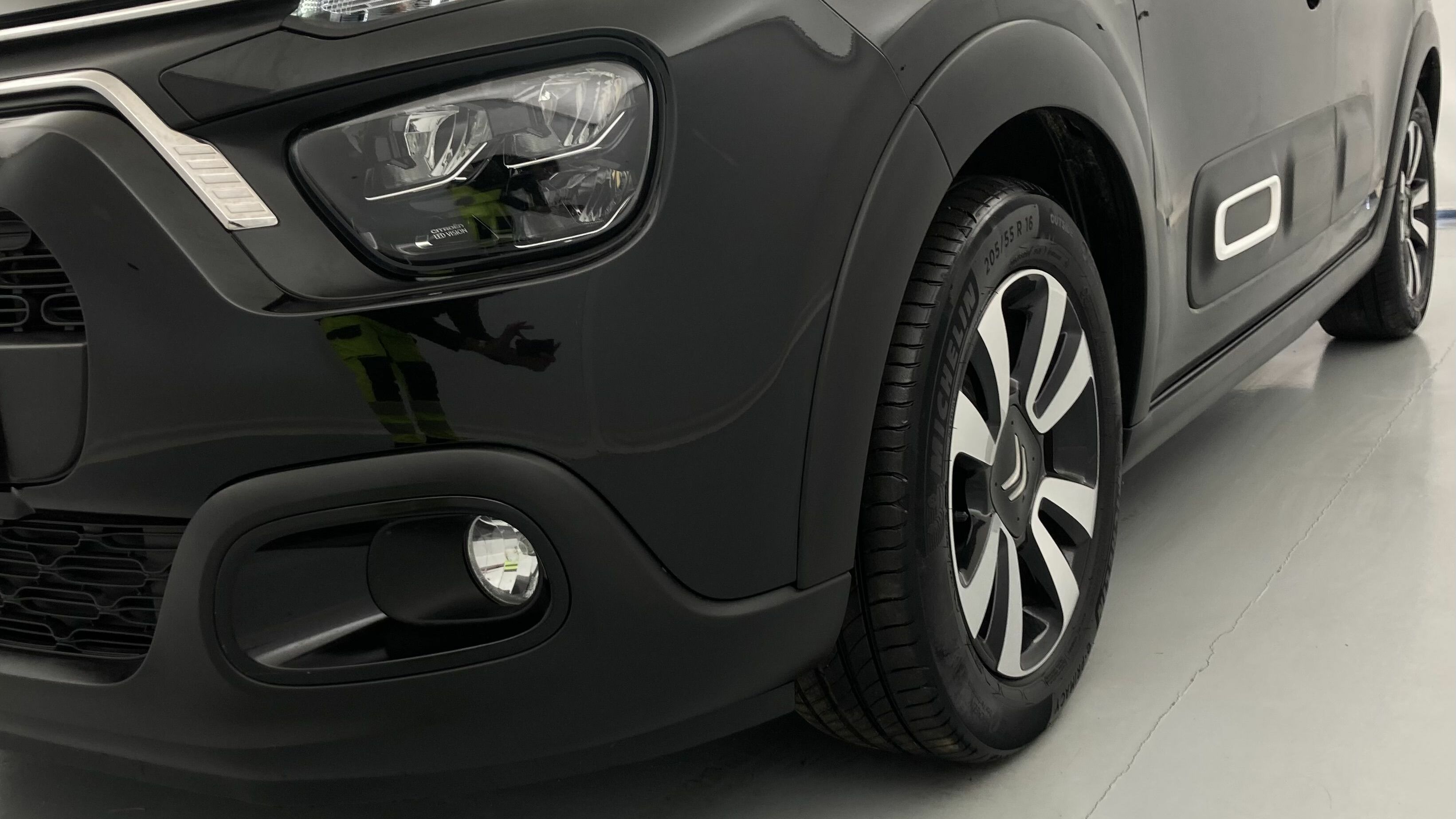 citroen c3 origin max 1.2 PURETECH 83 2024 negro perla nera / blanco 26