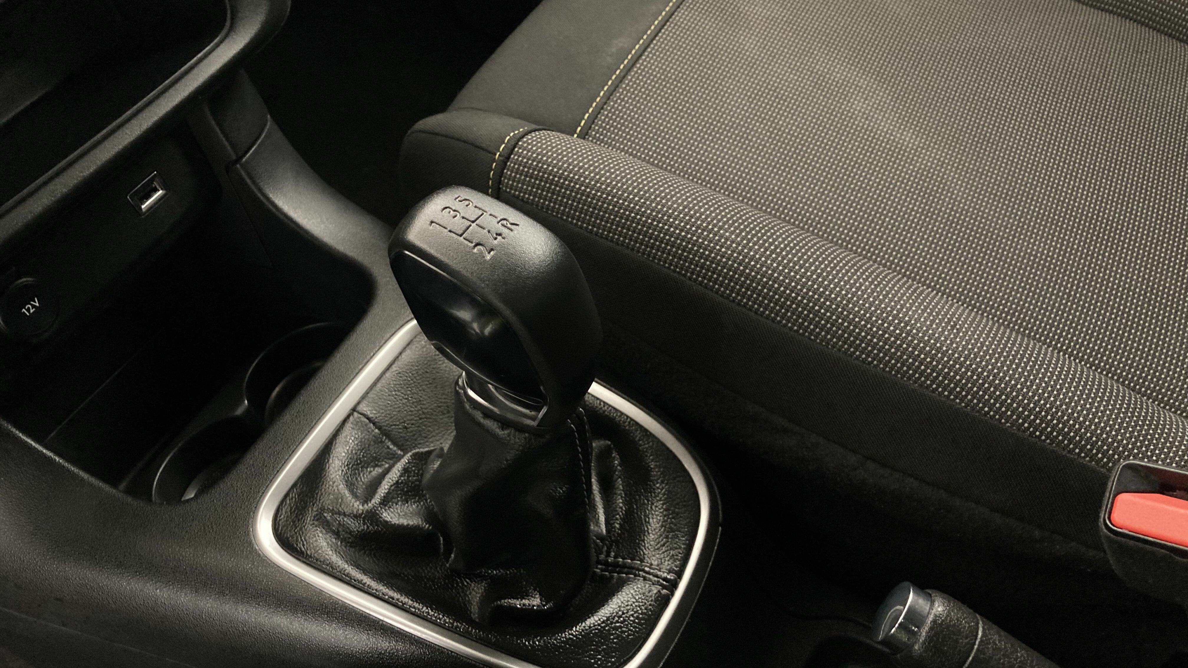 citroen c3 origin max 1.2 PURETECH 83 2024 negro perla nera / blanco 14