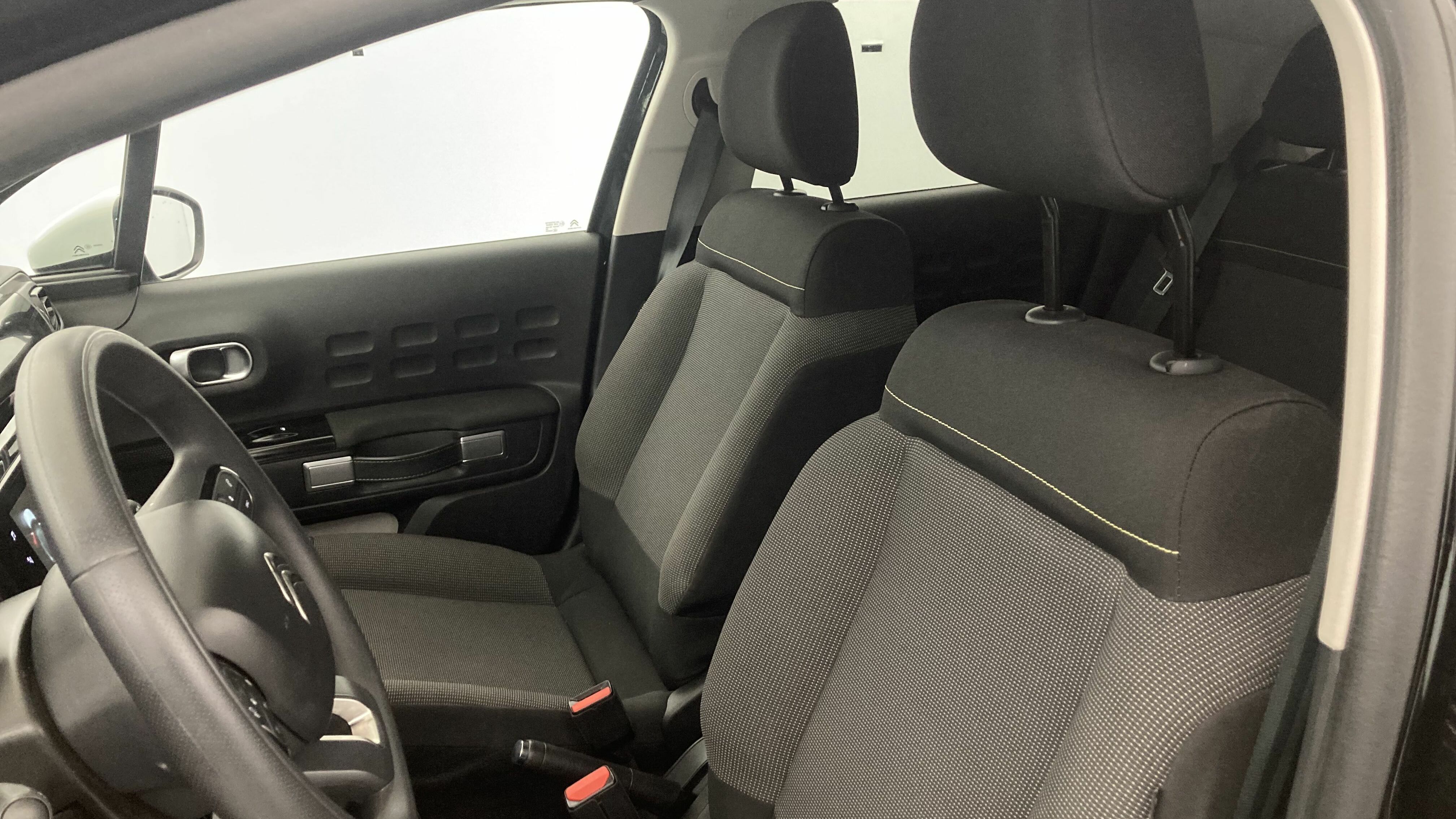 citroen c3 origin max 1.2 PURETECH 83 2024 negro perla nera / blanco 14