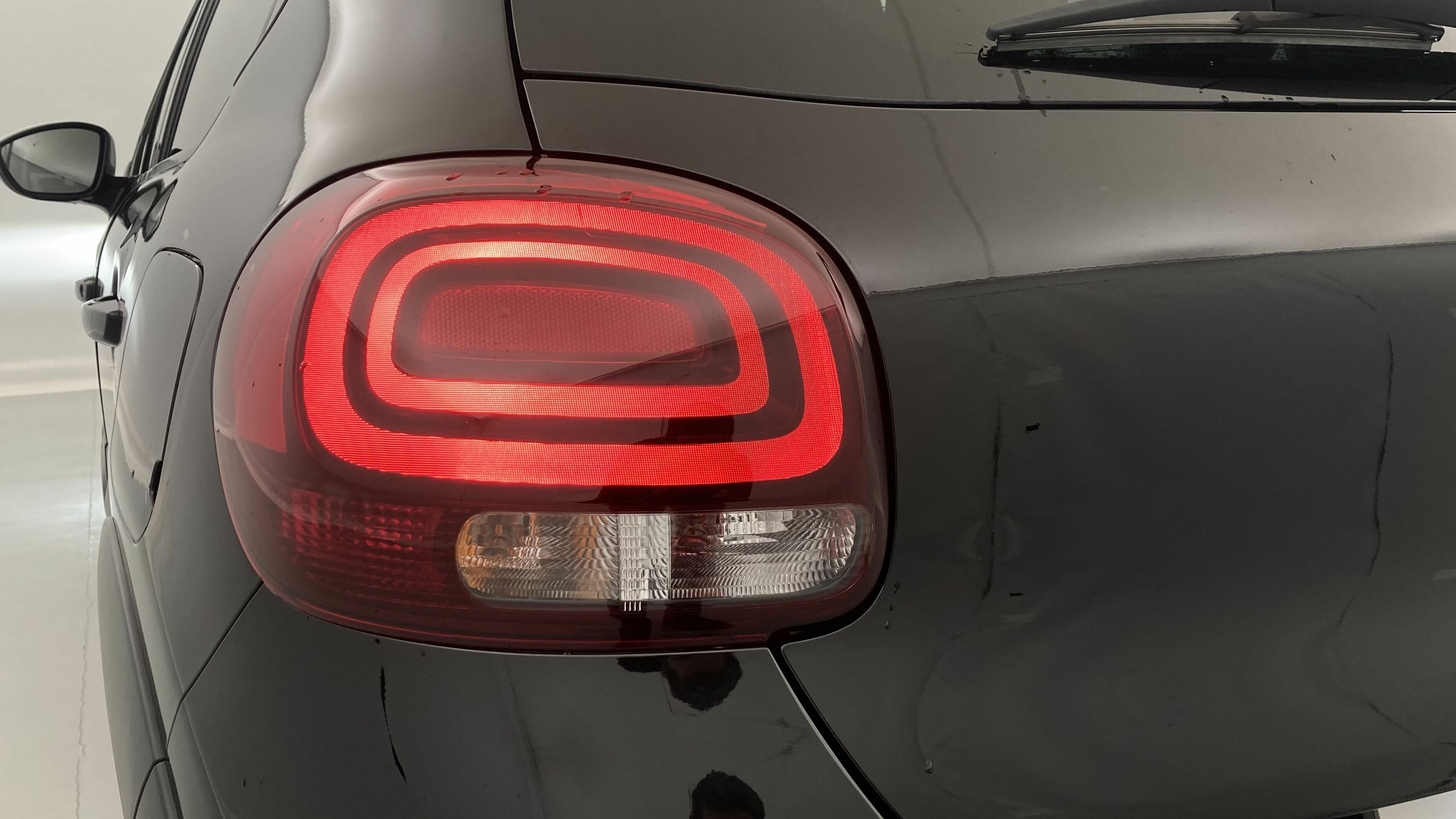 citroen c3 origin max 1.2 PURETECH 83 2024 negro perla nera / blanco 30