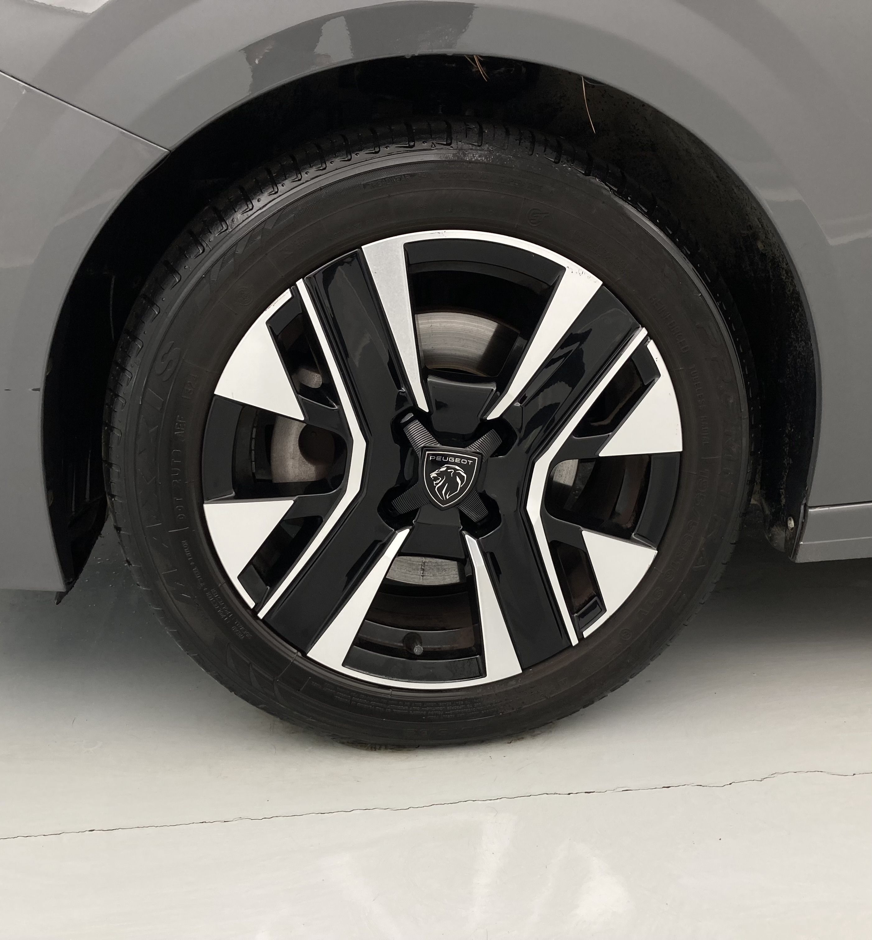 peugeot 208 allure 1.2 PURETECH 100 2024 grigio selenium 27