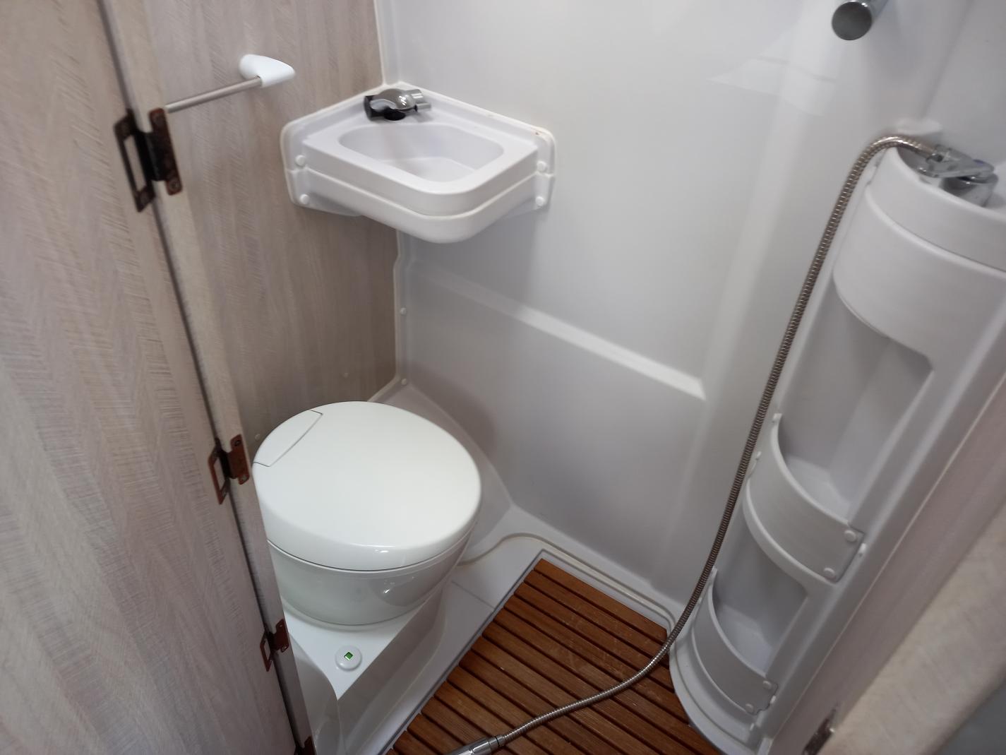 iveco daily camper camper 2.3 MJET 156CV HI MATIC 2022 blanco 16