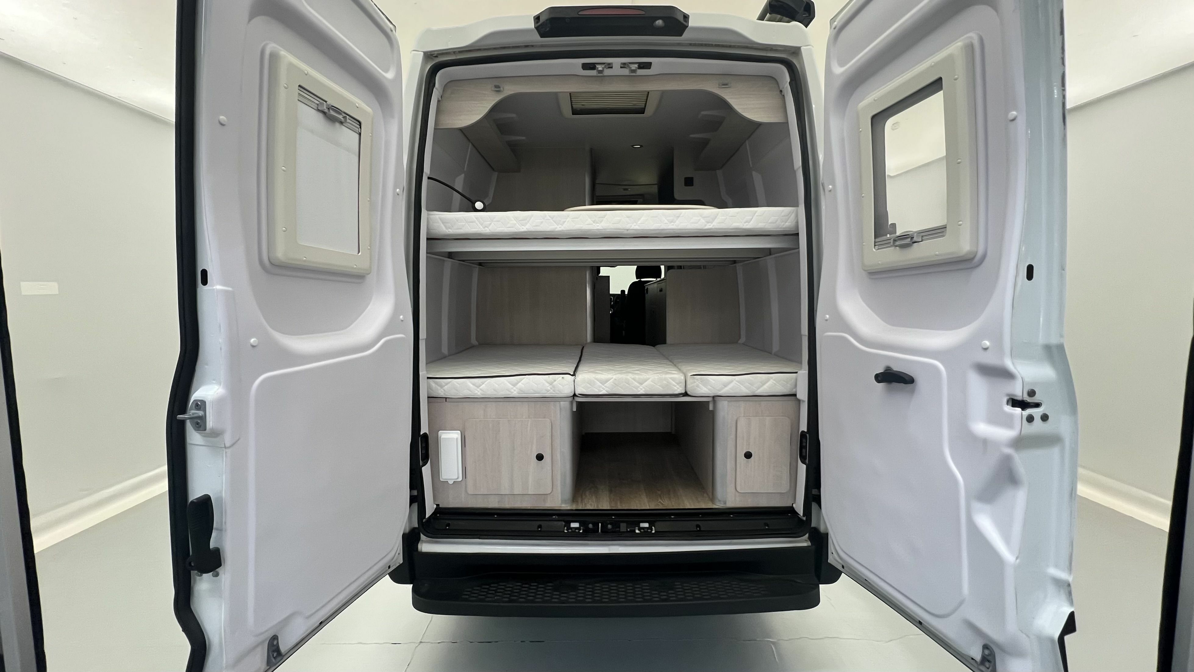 iveco daily camper camper 2.3 MJET 156CV HI MATIC 2022 blanco 24