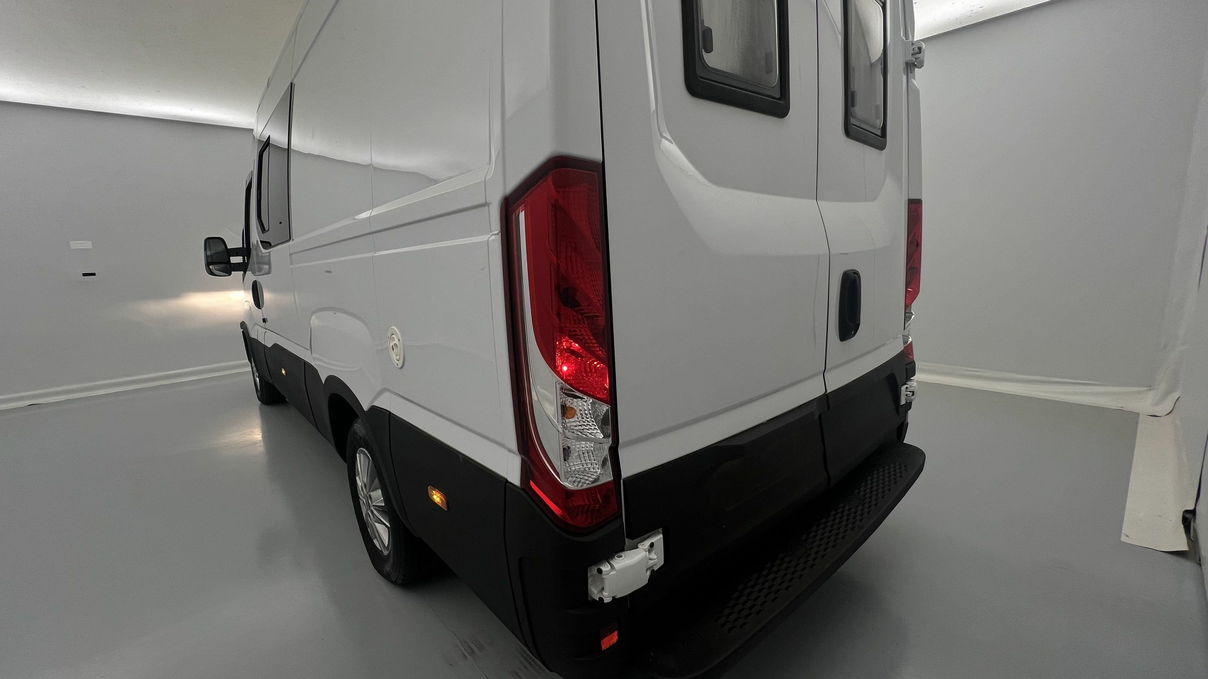 iveco daily camper camper 2.3 MJET 156CV HI MATIC 2022 blanco 30